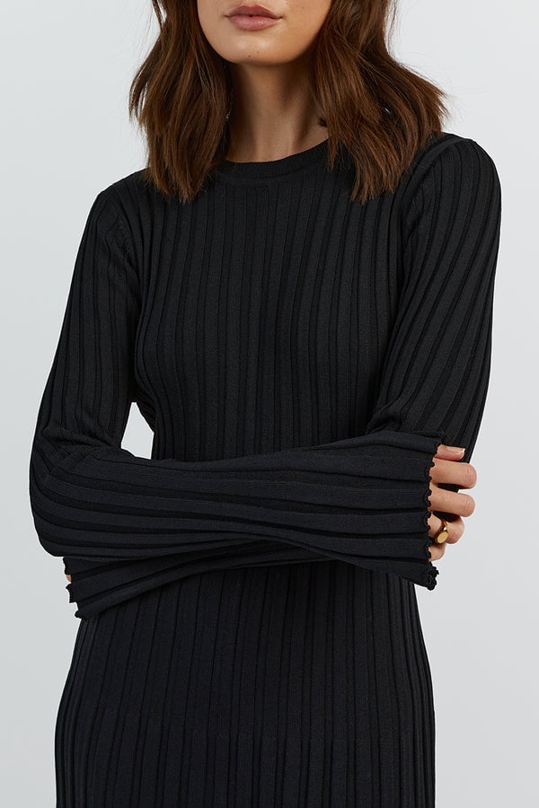 Long Sleeved Knit Midi Dress 