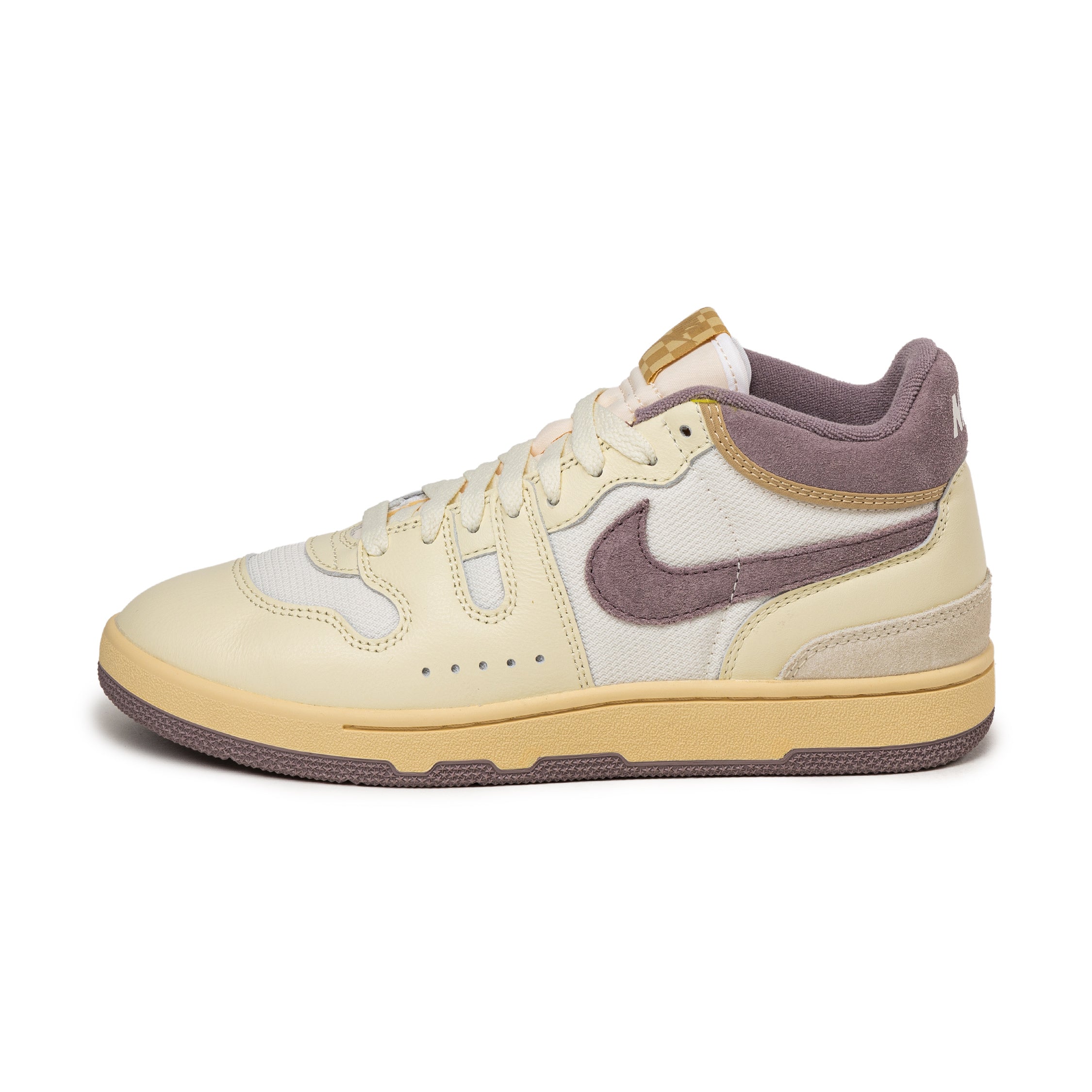 (Buy 1 pair and get 2 pairs free, get 3 pairs of shoes for the price of 1 pair)Nike Attack