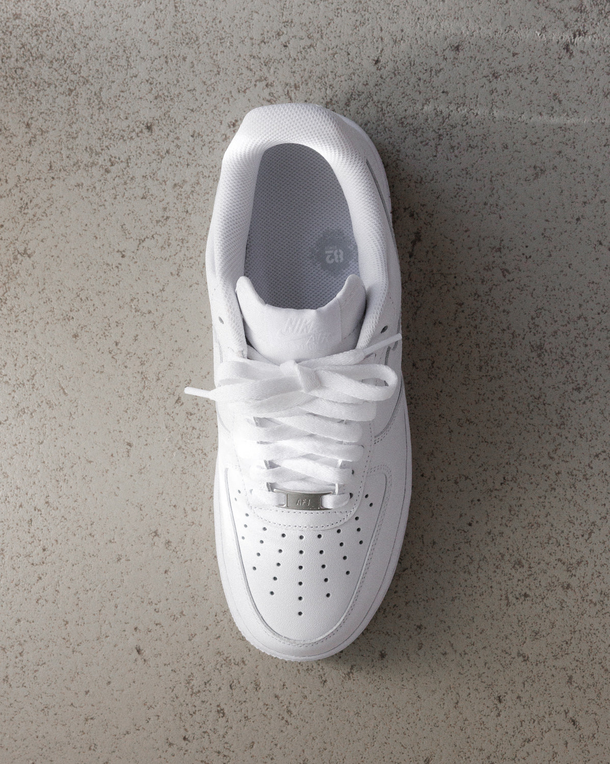 (Buy 1 pair and get 2 pairs free, get 3 pairs of shoes for the price of 1 pair)Nike Air Force 1 '07