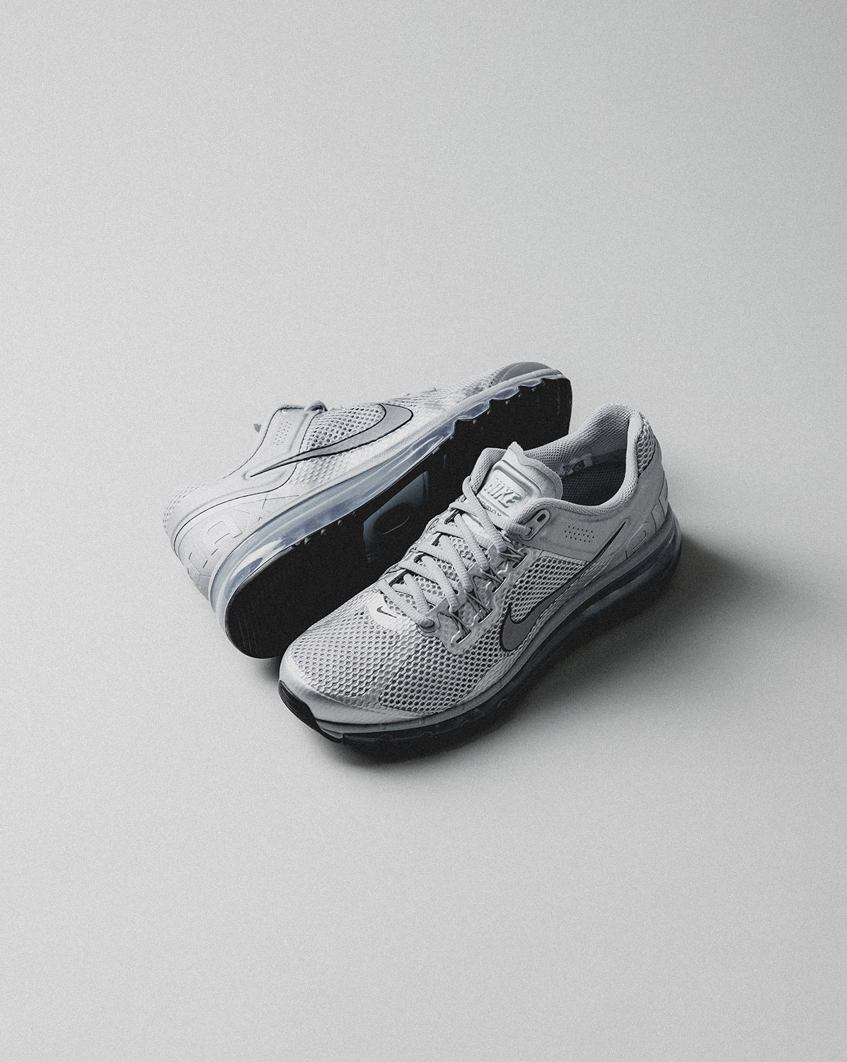 (Buy 1 pair and get 2 pairs free, get 3 pairs of shoes for the price of 1 pair)Nike Air Max 2013