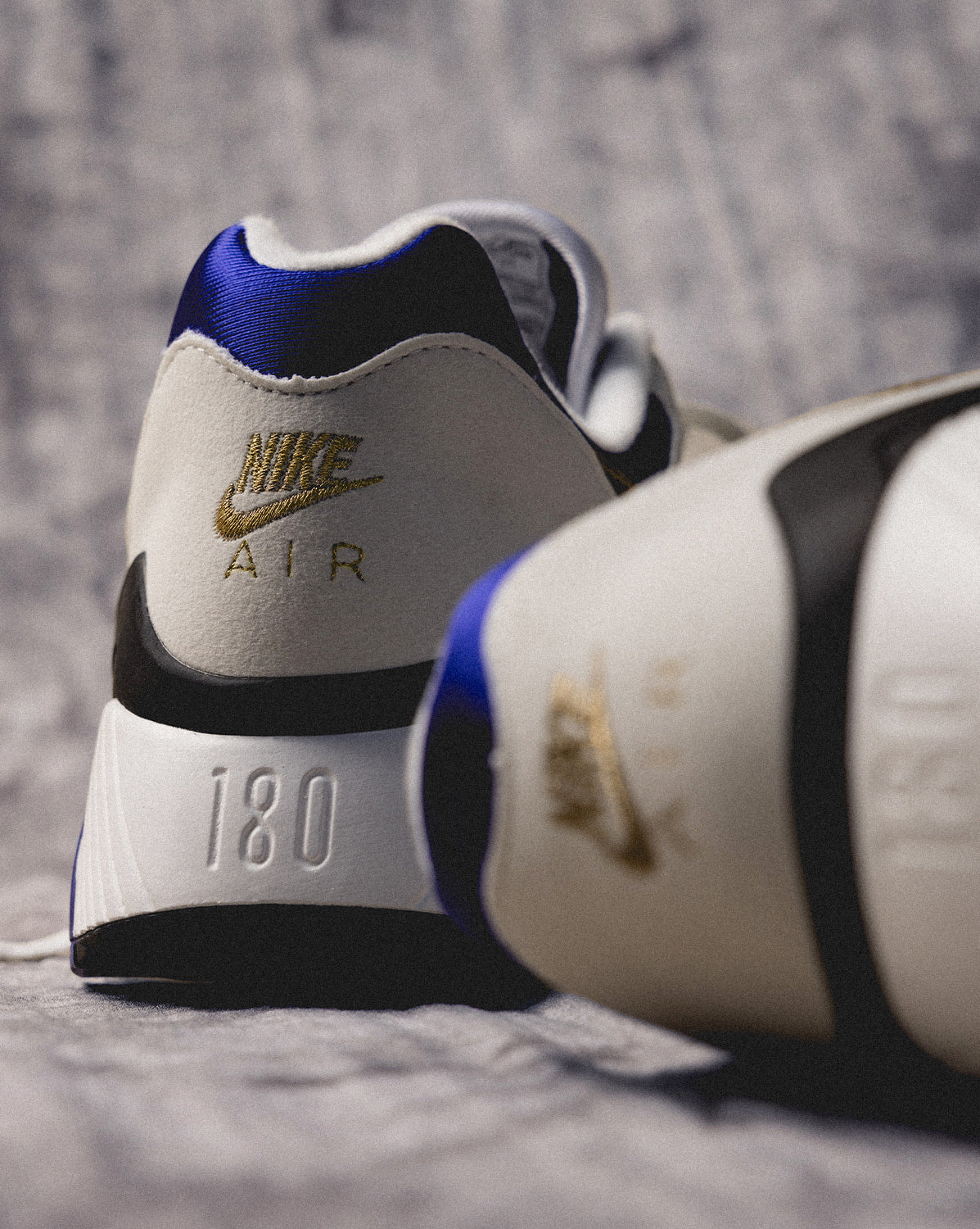 (Buy 1 pair and get 2 pairs free, get 3 pairs of shoes for the price of 1 pair)Nike Air 180 *Concord*