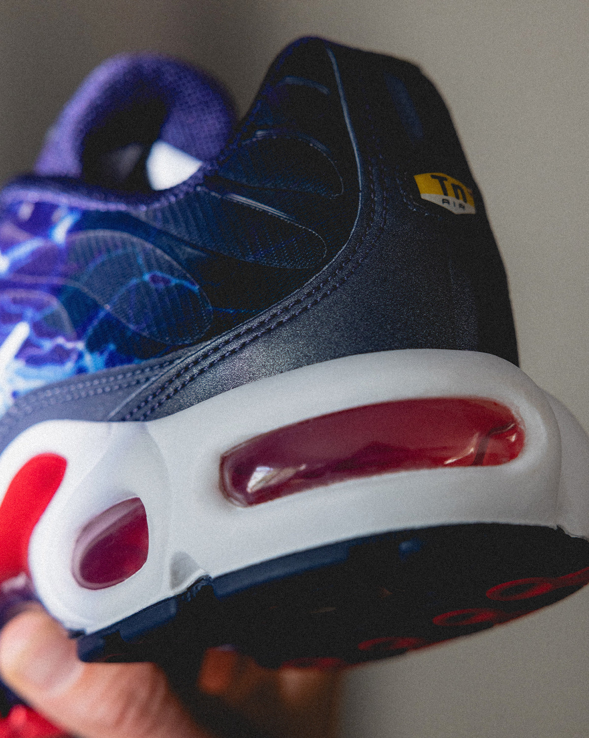 (Buy 1 pair and get 2 pairs free, get 3 pairs of shoes for the price of 1 pair)Nike Air Max Plus *Eclair Lightning*