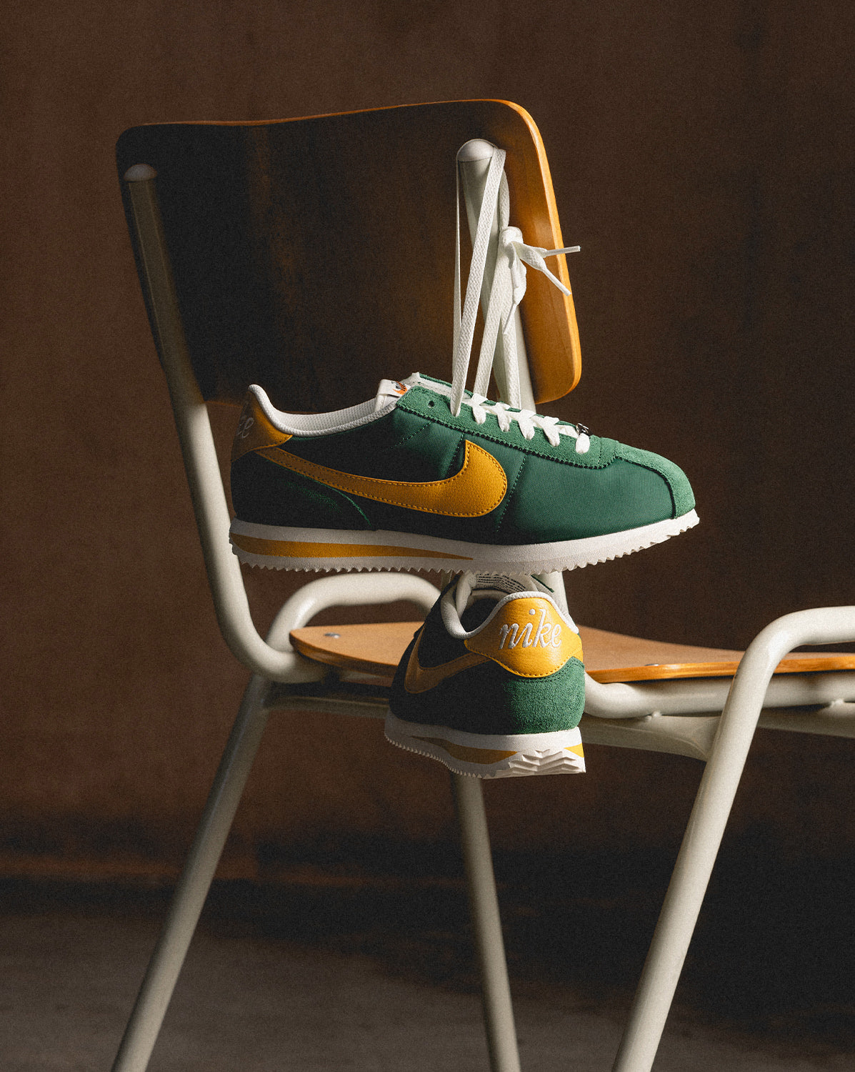 (Buy 1 pair and get 2 pairs free, get 3 pairs of shoes for the price of 1 pair)Nike Cortez TXT *Oregon*