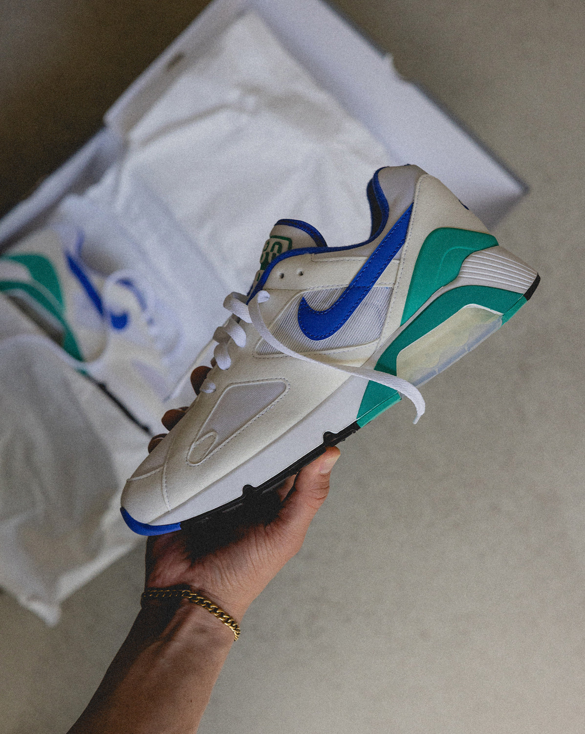 (Buy 1 pair and get 2 pairs free, get 3 pairs of shoes for the price of 1 pair)Nike Air 180