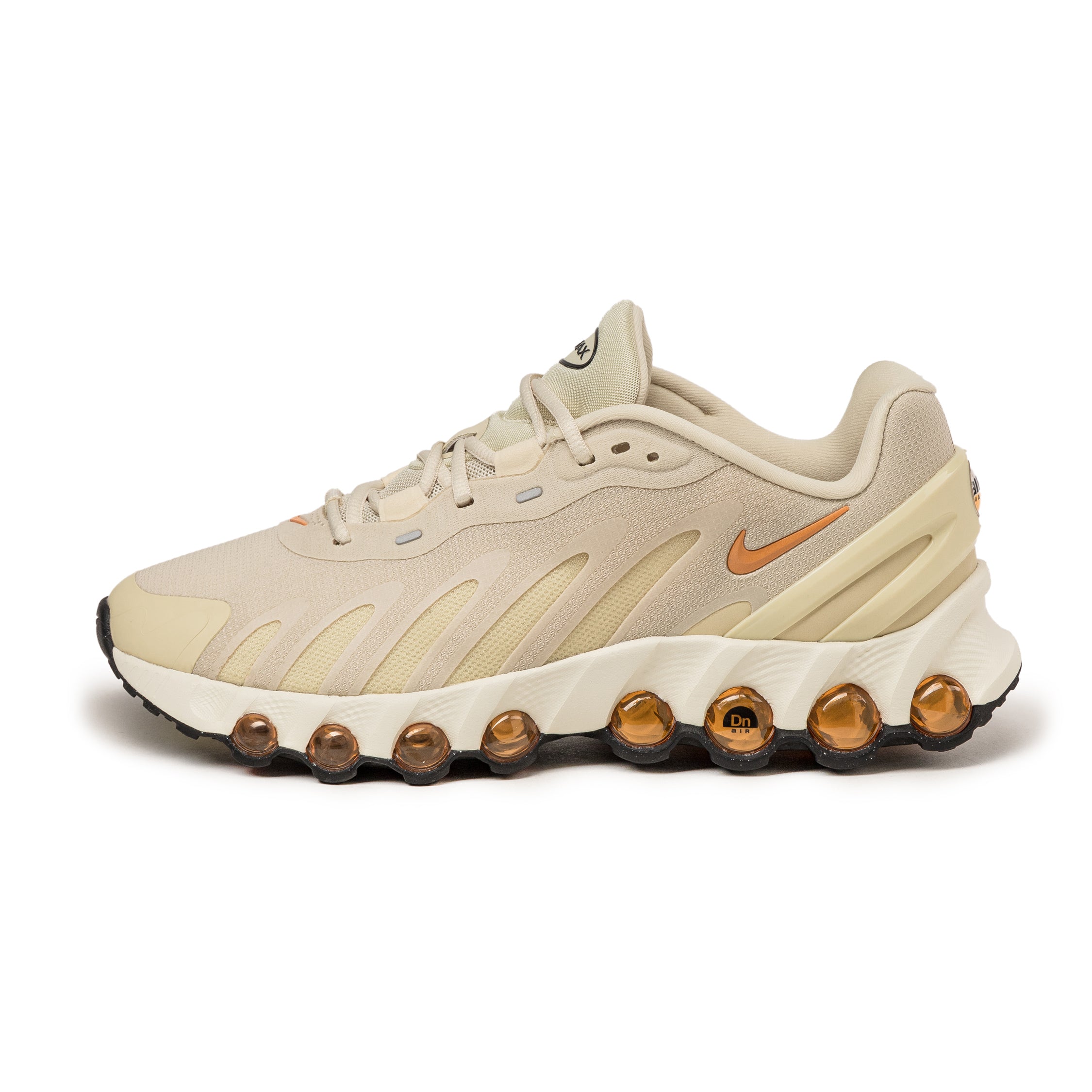 (Buy 1 pair and get 2 pairs free, get 3 pairs of shoes for the price of 1 pair)Nike Air Max DN8