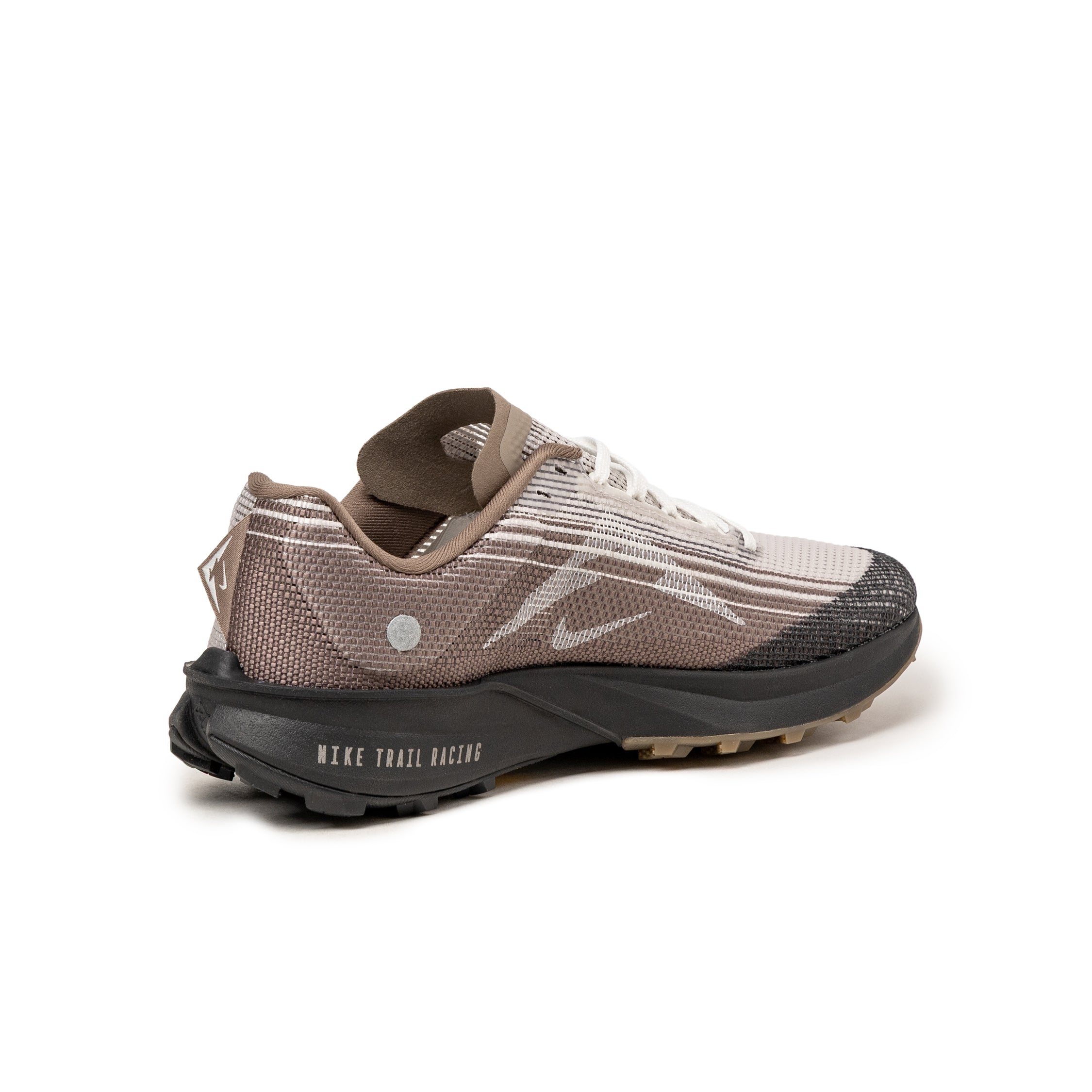 (Buy 1 pair and get 2 pairs free, get 3 pairs of shoes for the price of 1 pair)Nike Terra Kiger 10