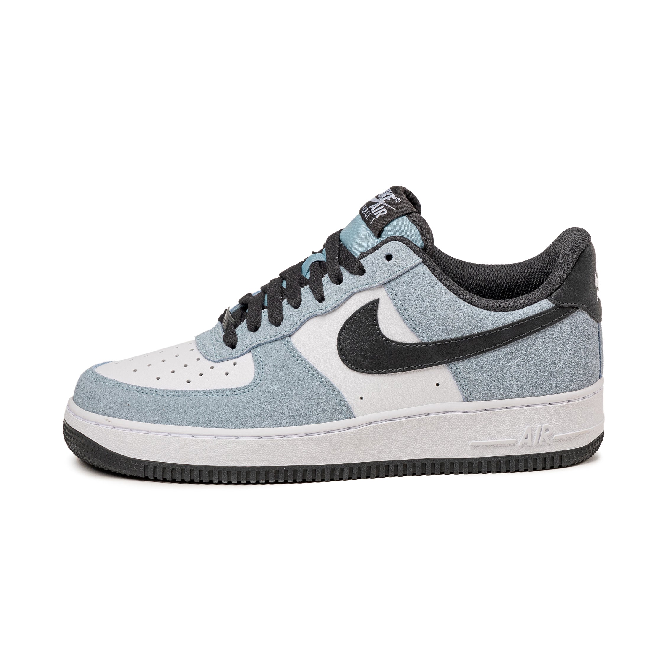 (Buy 1 pair and get 2 pairs free, get 3 pairs of shoes for the price of 1 pair)Nike Air Force 1 '07 LV8