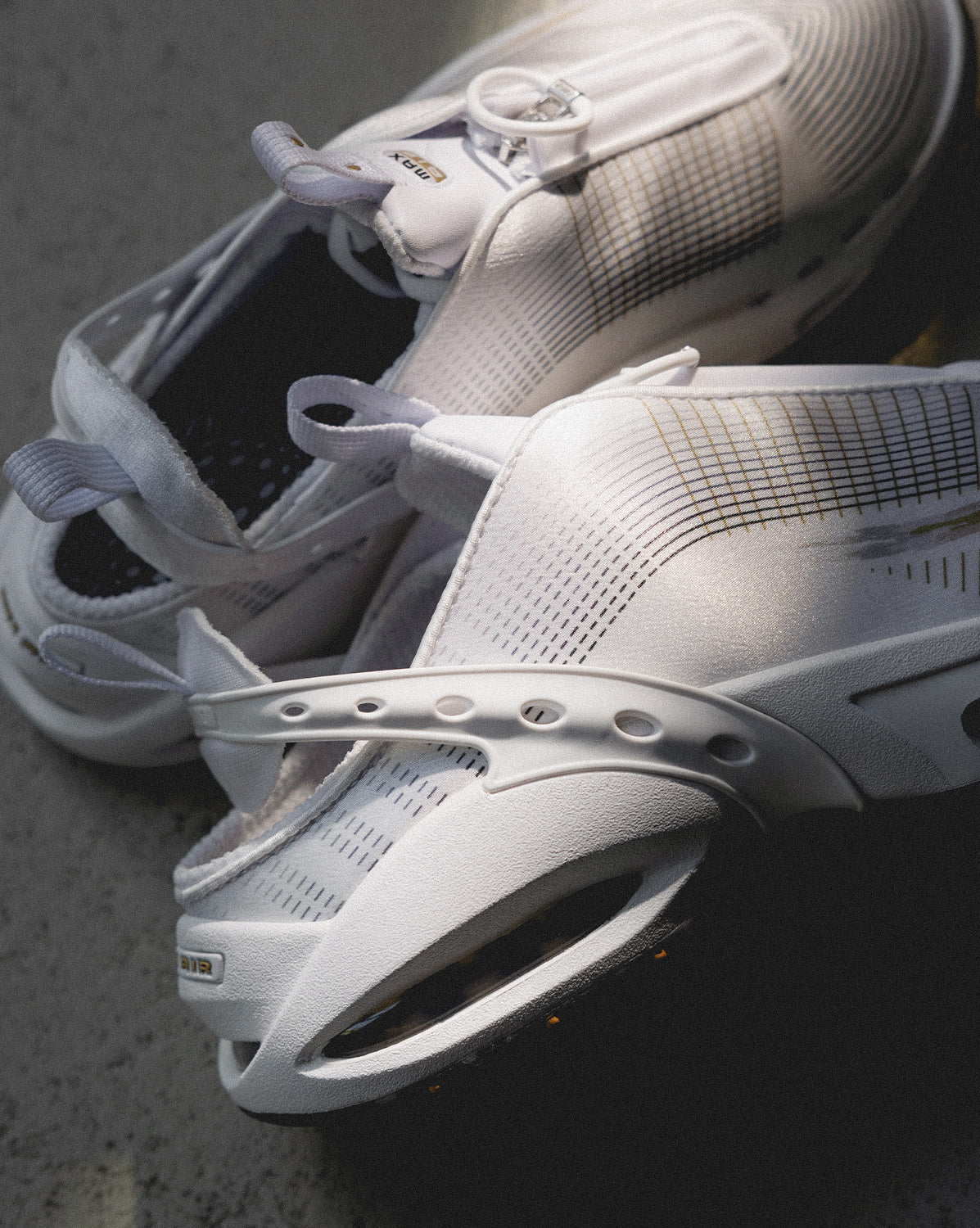 (Buy 1 pair and get 2 pairs free, get 3 pairs of shoes for the price of 1 pair)Nike Wmns Air Max Craze