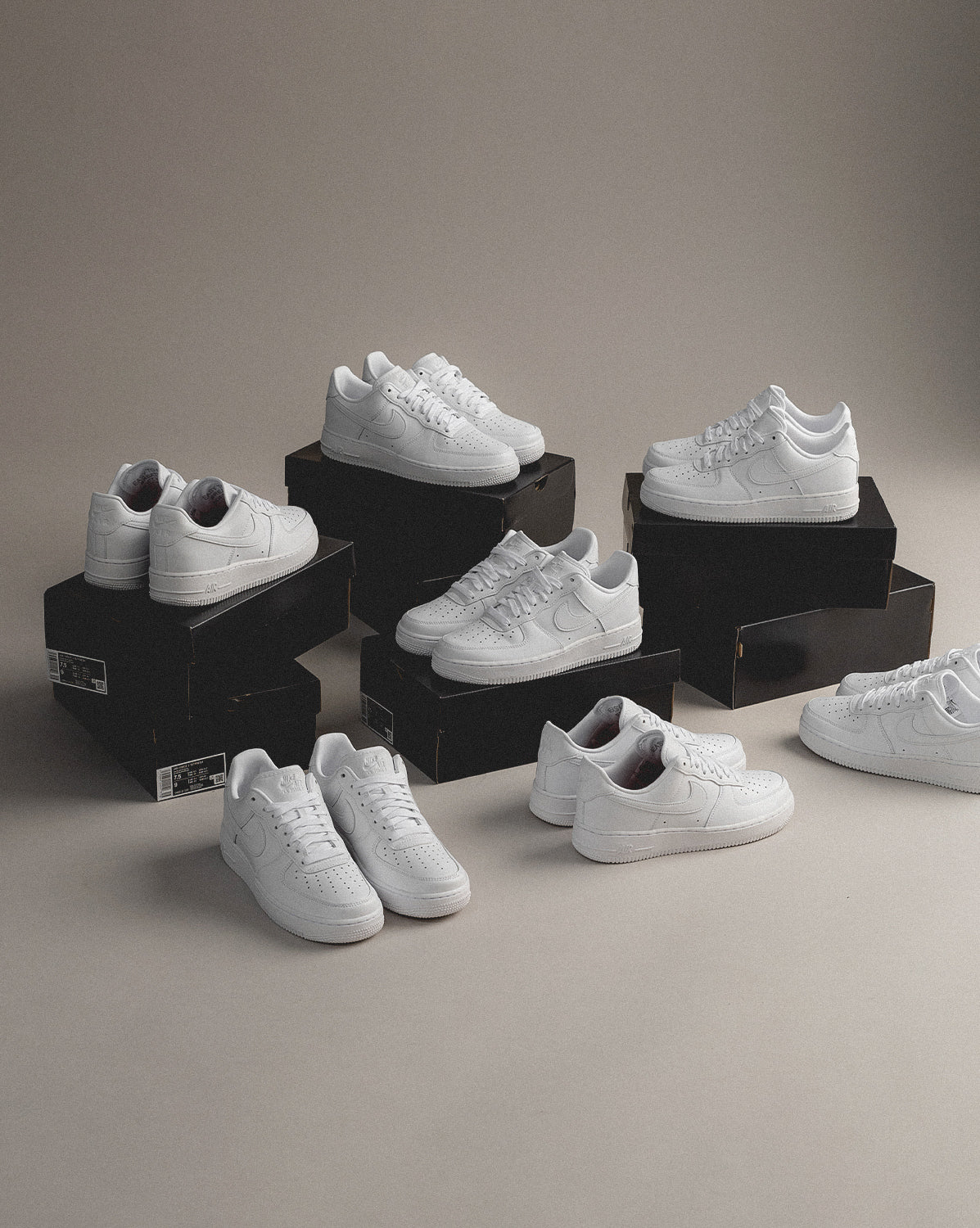(Buy 1 pair and get 2 pairs free, get 3 pairs of shoes for the price of 1 pair)Nike Air Force 1 '07 *Fresh*