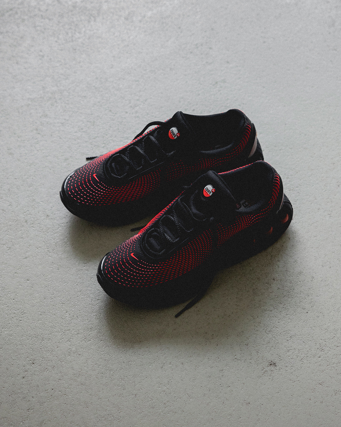 (Buy 1 pair and get 2 pairs free, get 3 pairs of shoes for the price of 1 pair)Nike Air Max DN