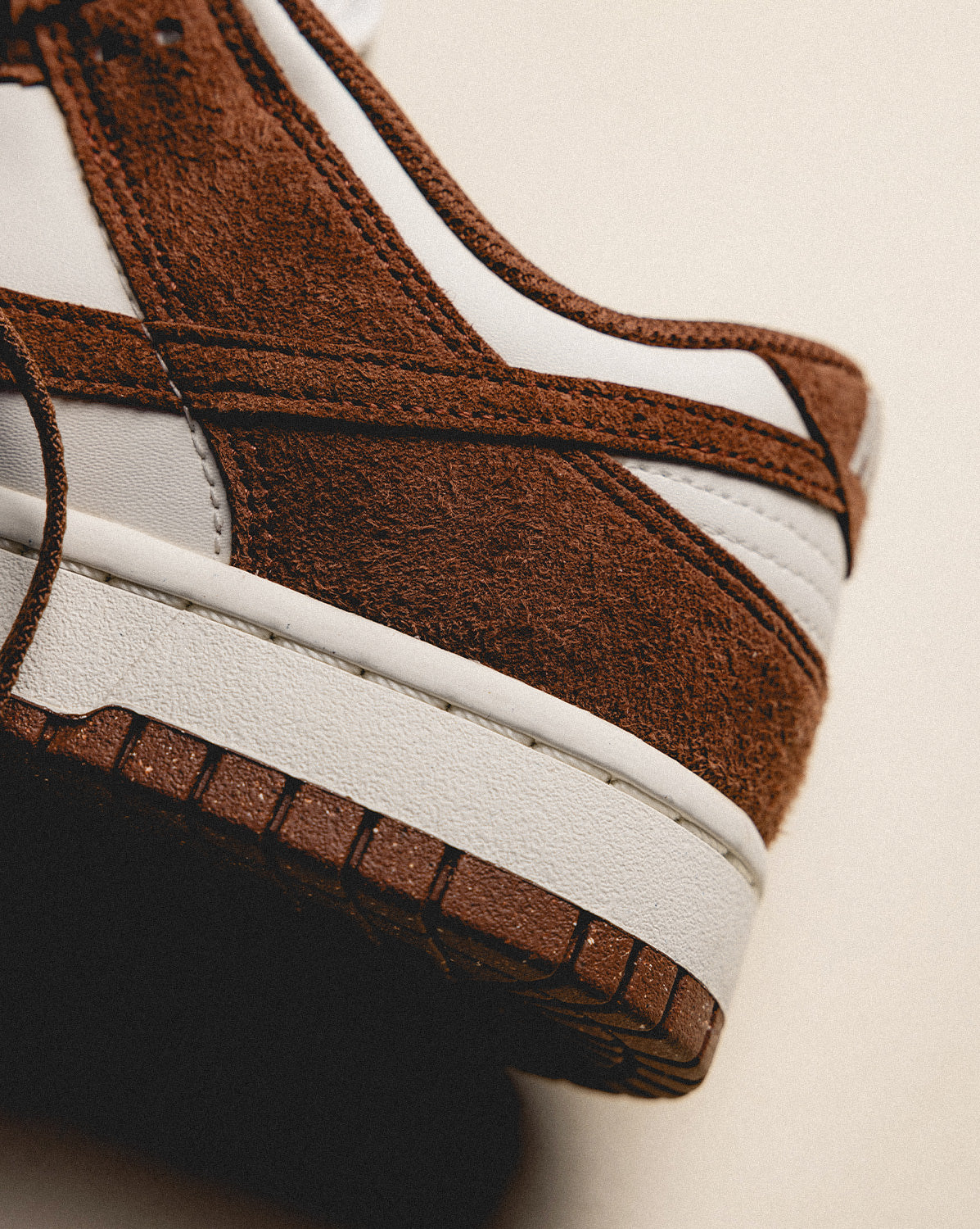 (Buy 1 pair and get 2 pairs free, get 3 pairs of shoes for the price of 1 pair)Nike Wmns Dunk Low Premium
