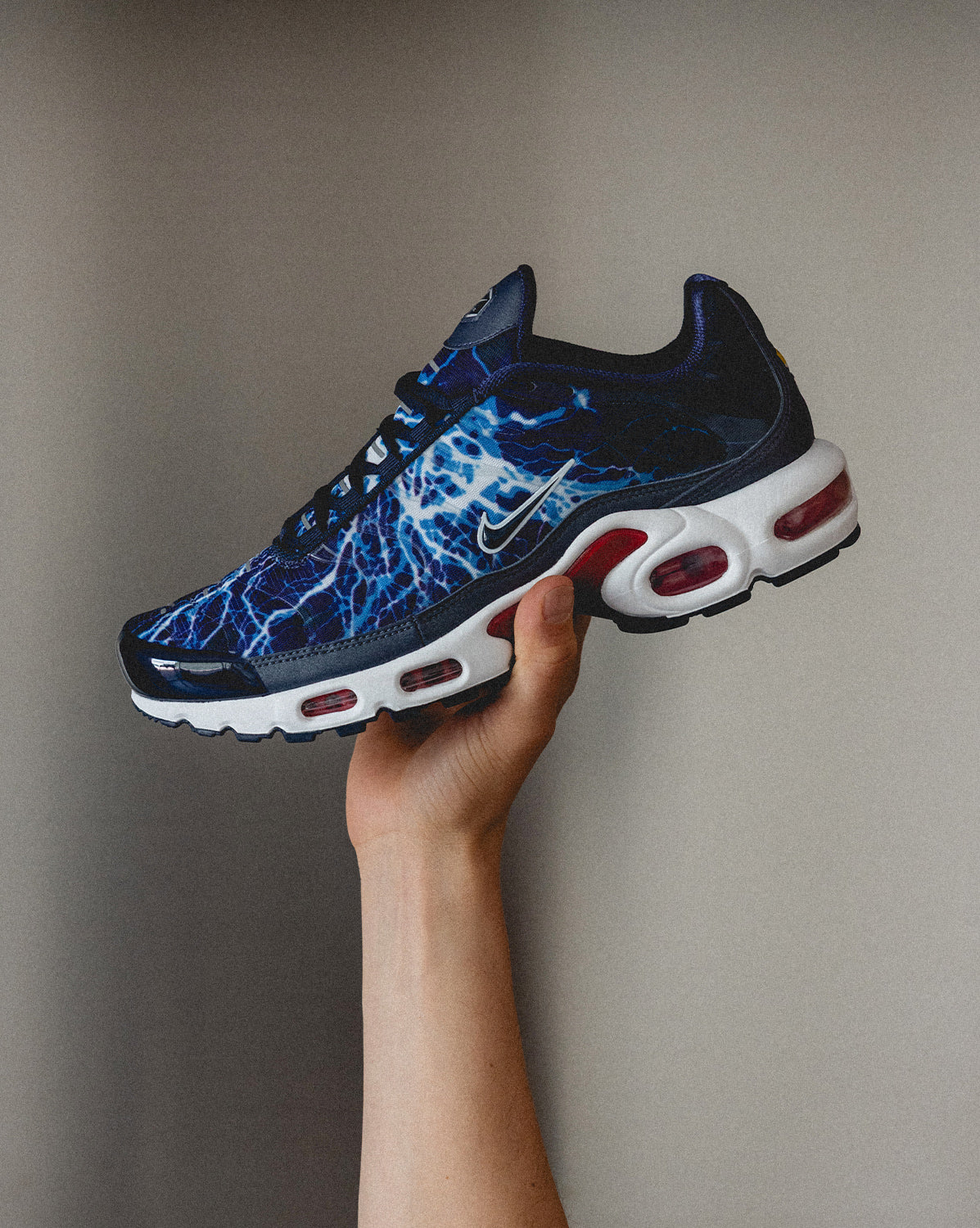 (Buy 1 pair and get 2 pairs free, get 3 pairs of shoes for the price of 1 pair)Nike Air Max Plus *Eclair Lightning*