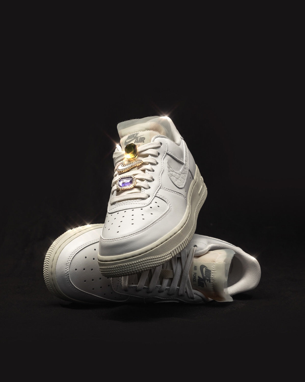 (Buy 1 pair and get 2 pairs free, get 3 pairs of shoes for the price of 1 pair)Nike Wmns Air Force 1 Low PRM
