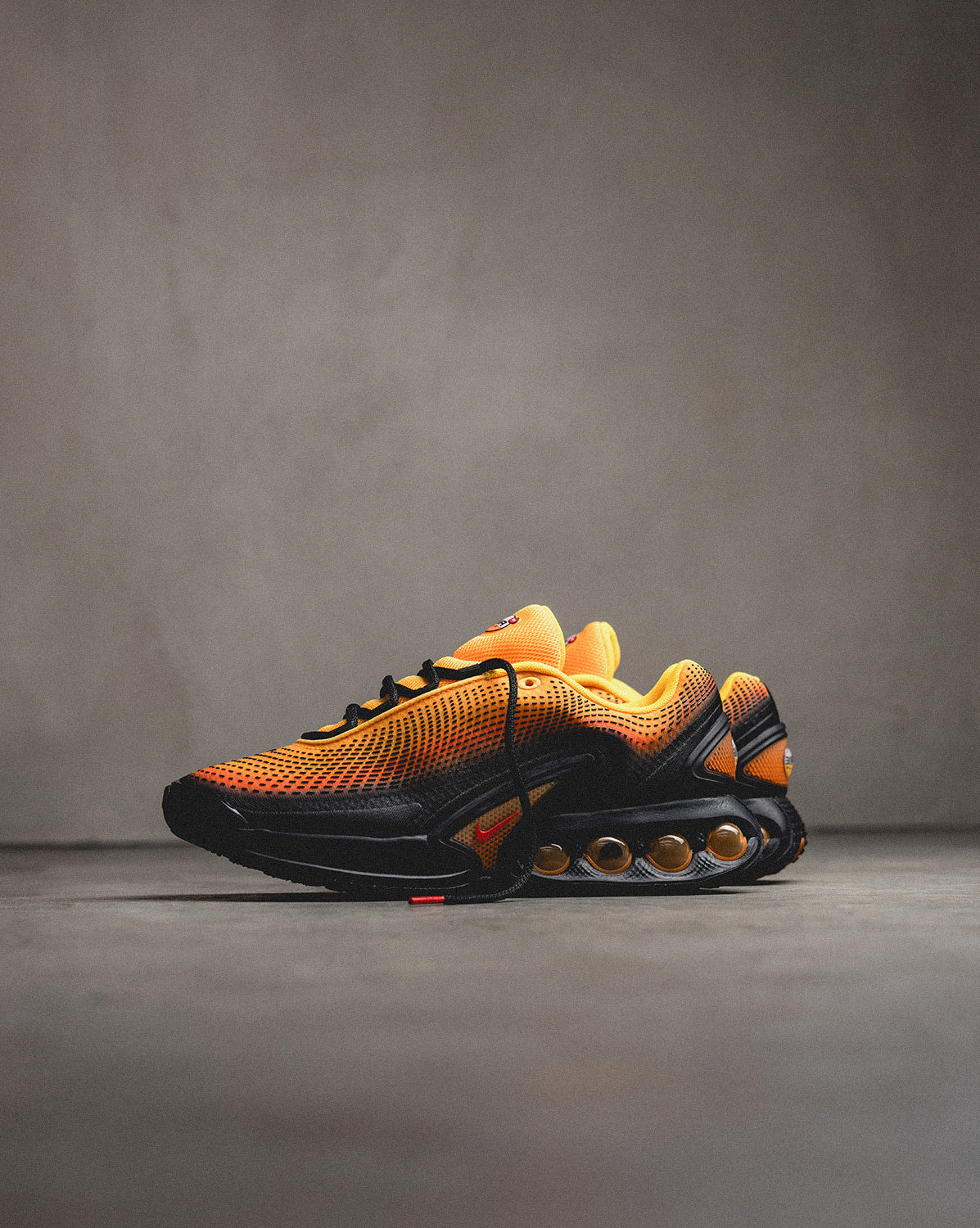 (Buy 1 pair and get 2 pairs free, get 3 pairs of shoes for the price of 1 pair)Nike Air Max DN SE