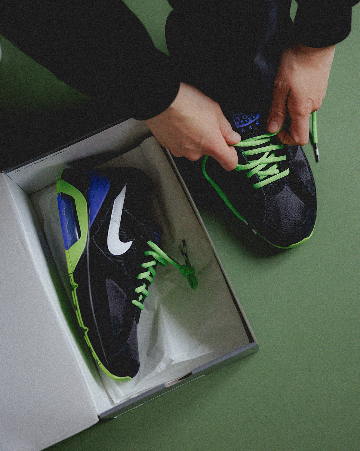 (Buy 1 pair and get 2 pairs free, get 3 pairs of shoes for the price of 1 pair)Nike Air 180 QS