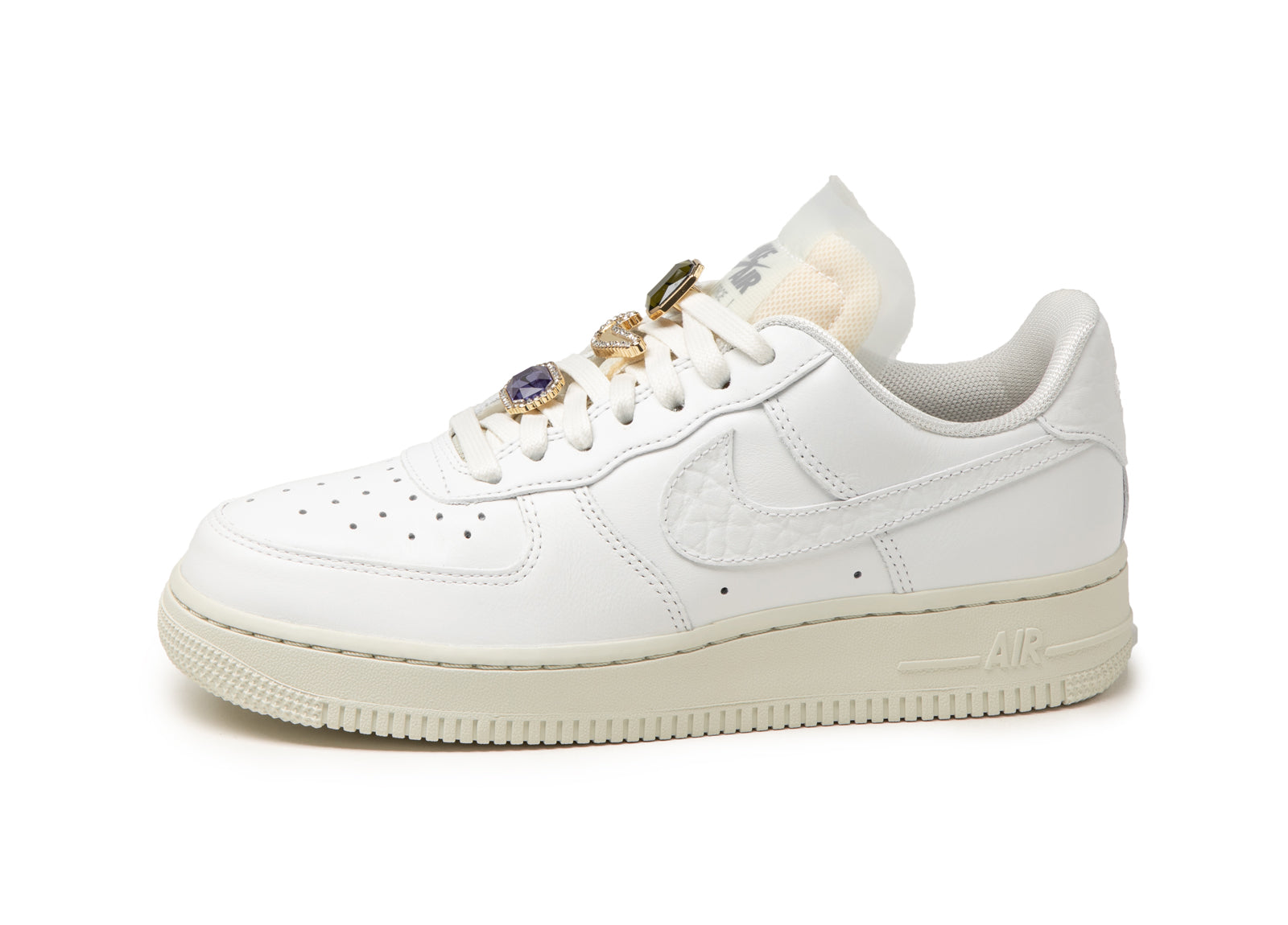 (Buy 1 pair and get 2 pairs free, get 3 pairs of shoes for the price of 1 pair)Nike Wmns Air Force 1 Low PRM