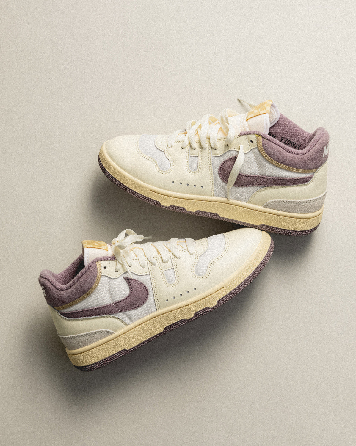 (Buy 1 pair and get 2 pairs free, get 3 pairs of shoes for the price of 1 pair)Nike Attack