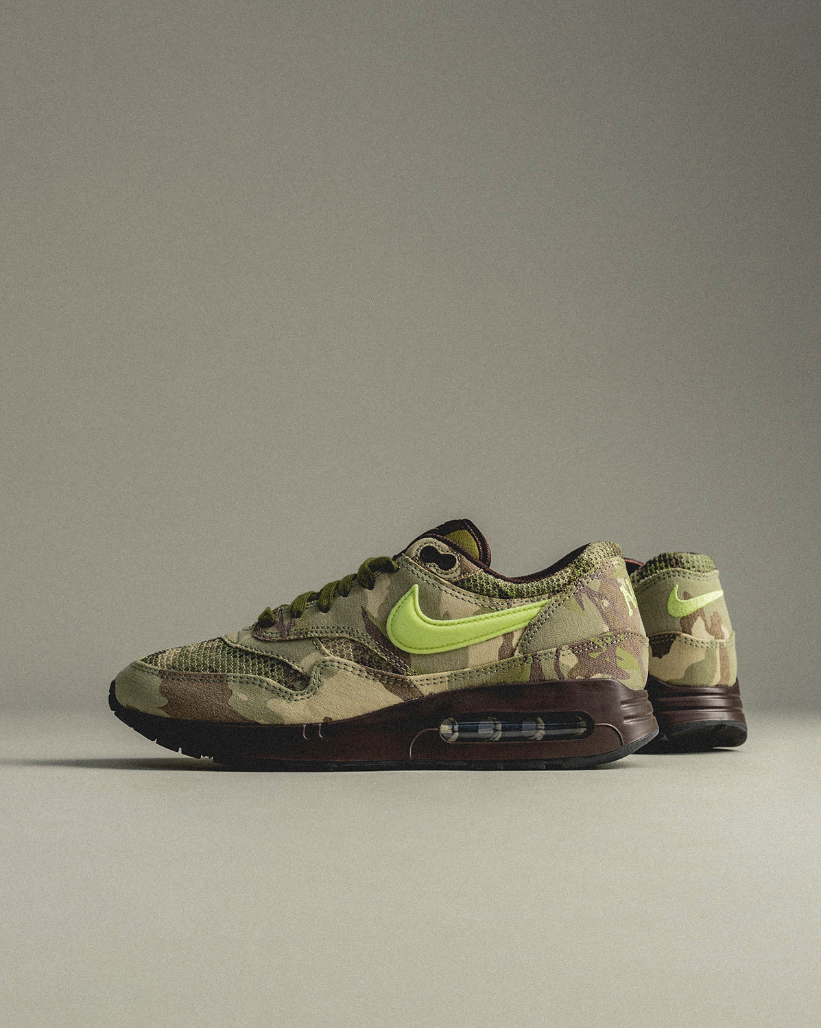 (Buy 1 pair and get 2 pairs free, get 3 pairs of shoes for the price of 1 pair)Nike Air Max 1 '86 *Big Bubble*