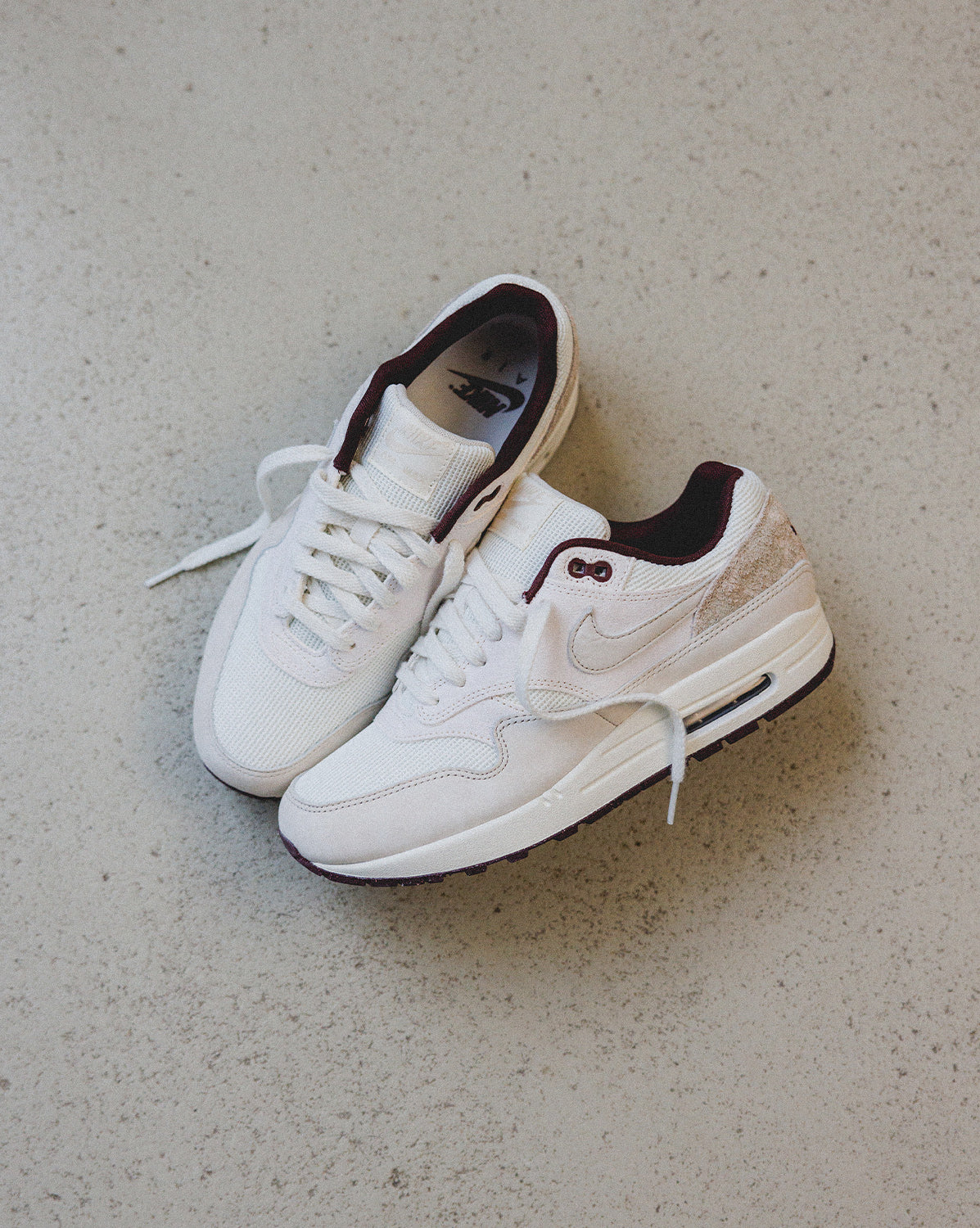 (Buy 1 pair and get 2 pairs free, get 3 pairs of shoes for the price of 1 pair)Nike Air Max 1 PRM *Burgundy Crush*