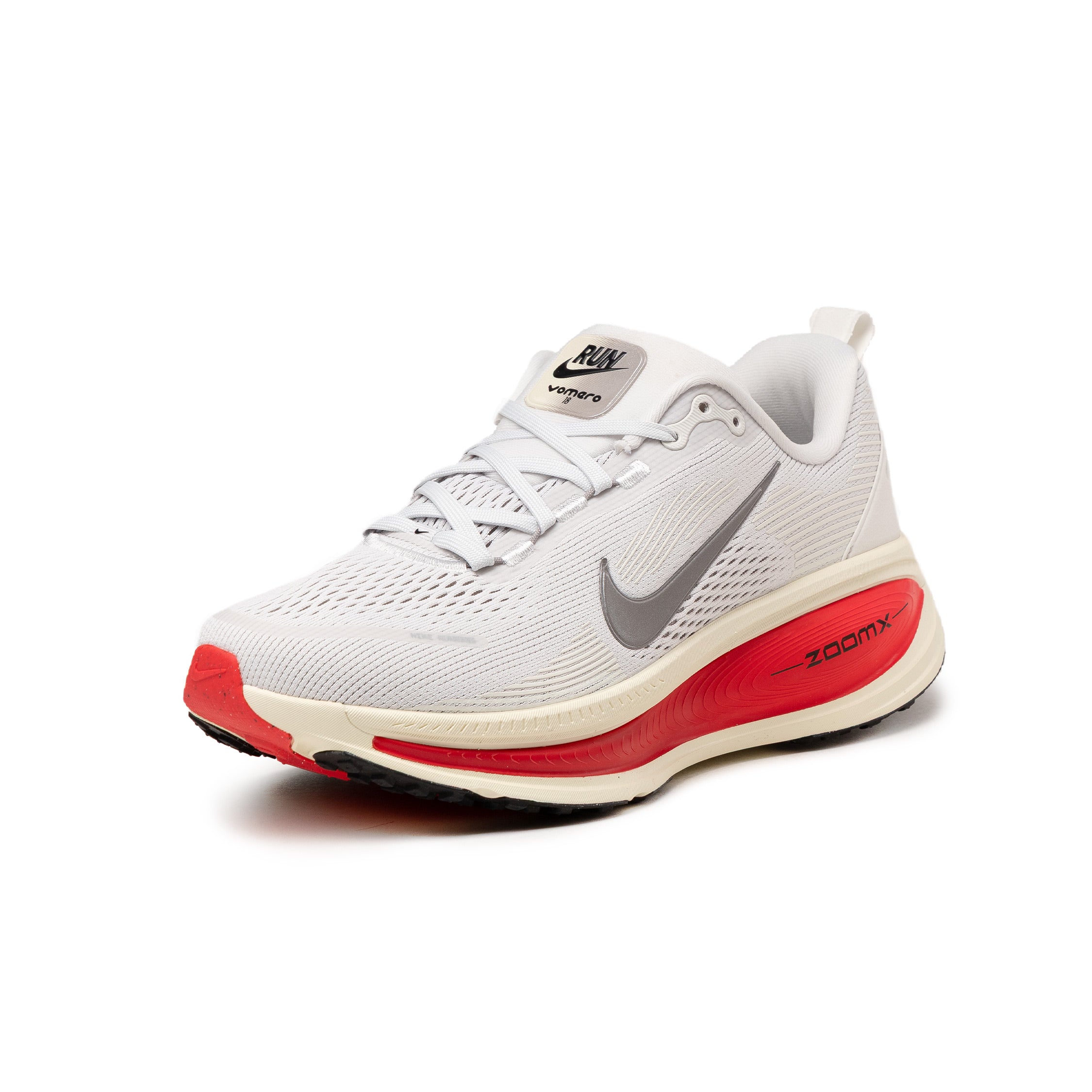 (Buy 1 pair and get 2 pairs free, get 3 pairs of shoes for the price of 1 pair)Nike Vomero 18
