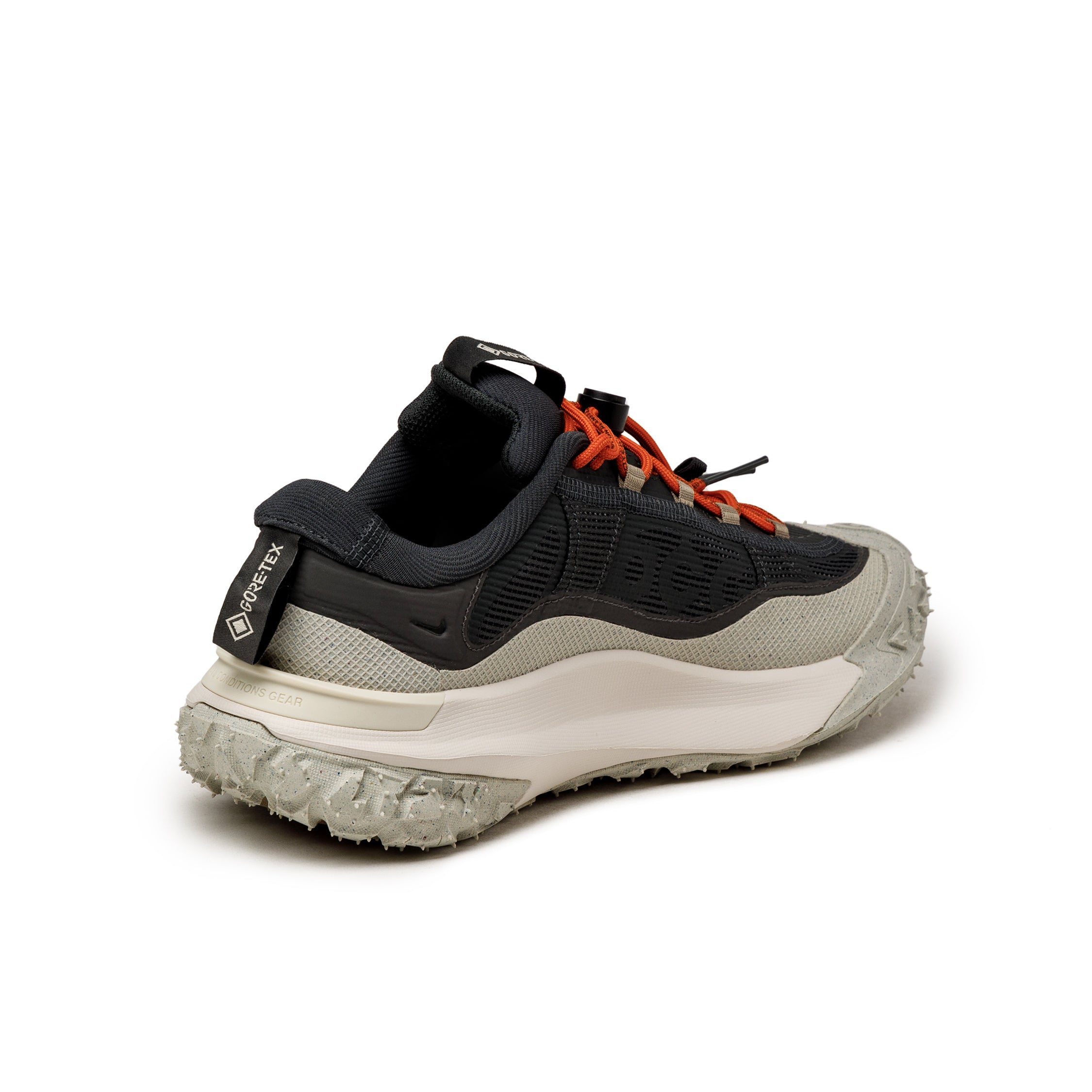 (Buy 1 pair and get 2 pairs free, get 3 pairs of shoes for the price of 1 pair)Nike ACG Mountain Fly 2 Low *GTX*