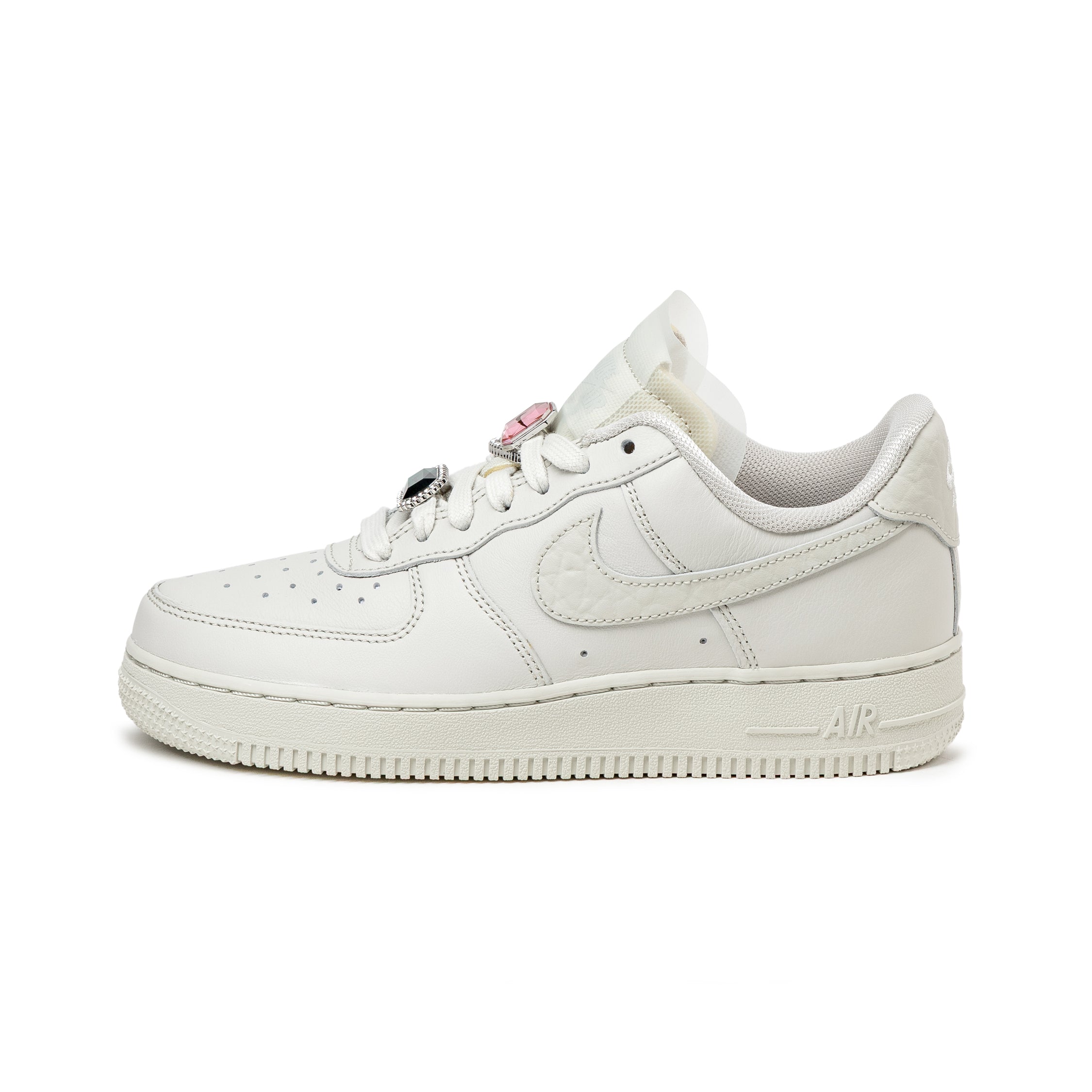 (Buy 1 pair and get 2 pairs free, get 3 pairs of shoes for the price of 1 pair)Nike Wmns Air Force 1 Low Premium