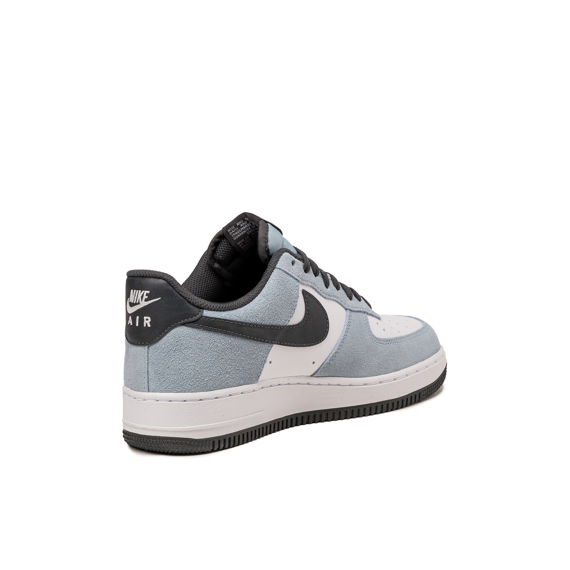 (Buy 1 pair and get 2 pairs free, get 3 pairs of shoes for the price of 1 pair)Nike Air Force 1 '07 LV8