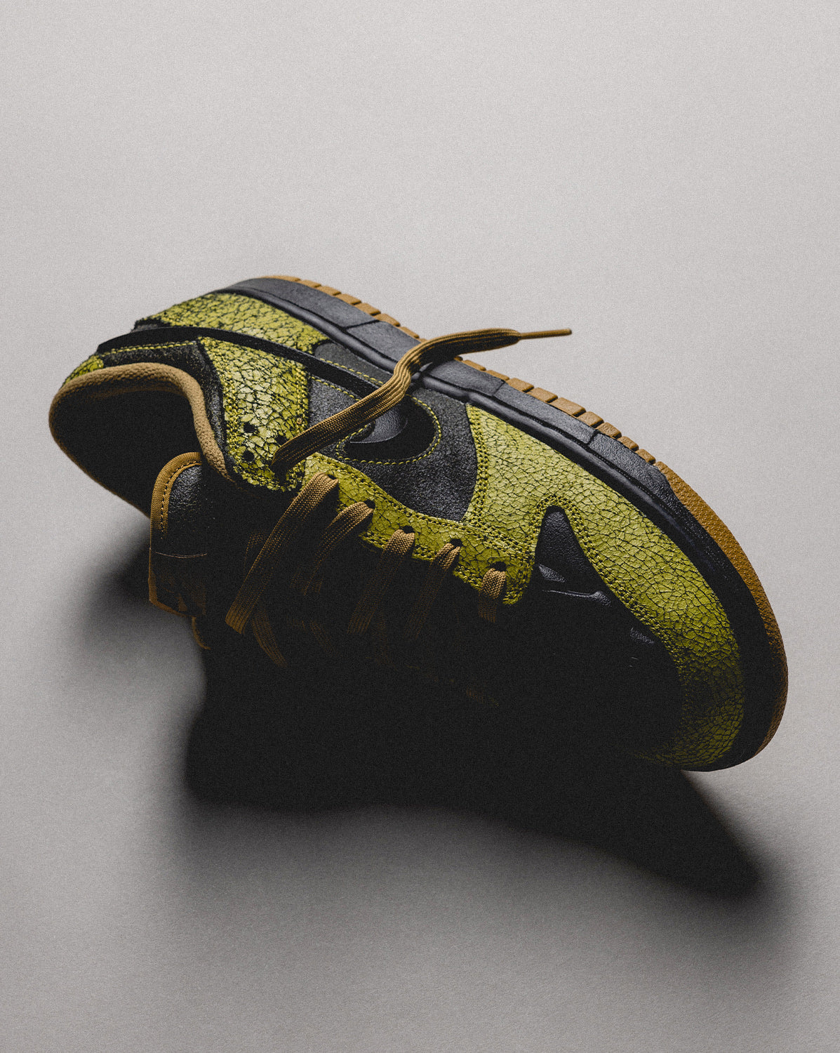 (Buy 1 pair and get 2 pairs free, get 3 pairs of shoes for the price of 1 pair)Nike Dunk Low Retro *Halloween*