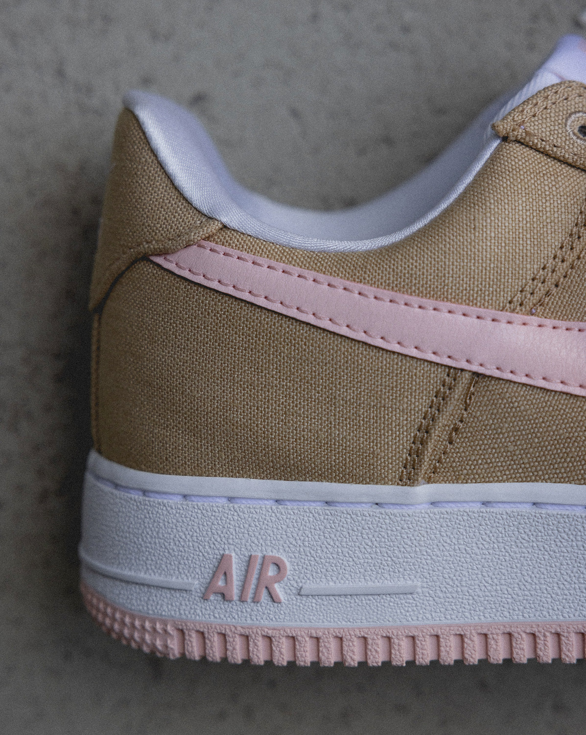 (Buy 1 pair and get 2 pairs free, get 3 pairs of shoes for the price of 1 pair)Nike Air Force 1 Low Retro *Linen*