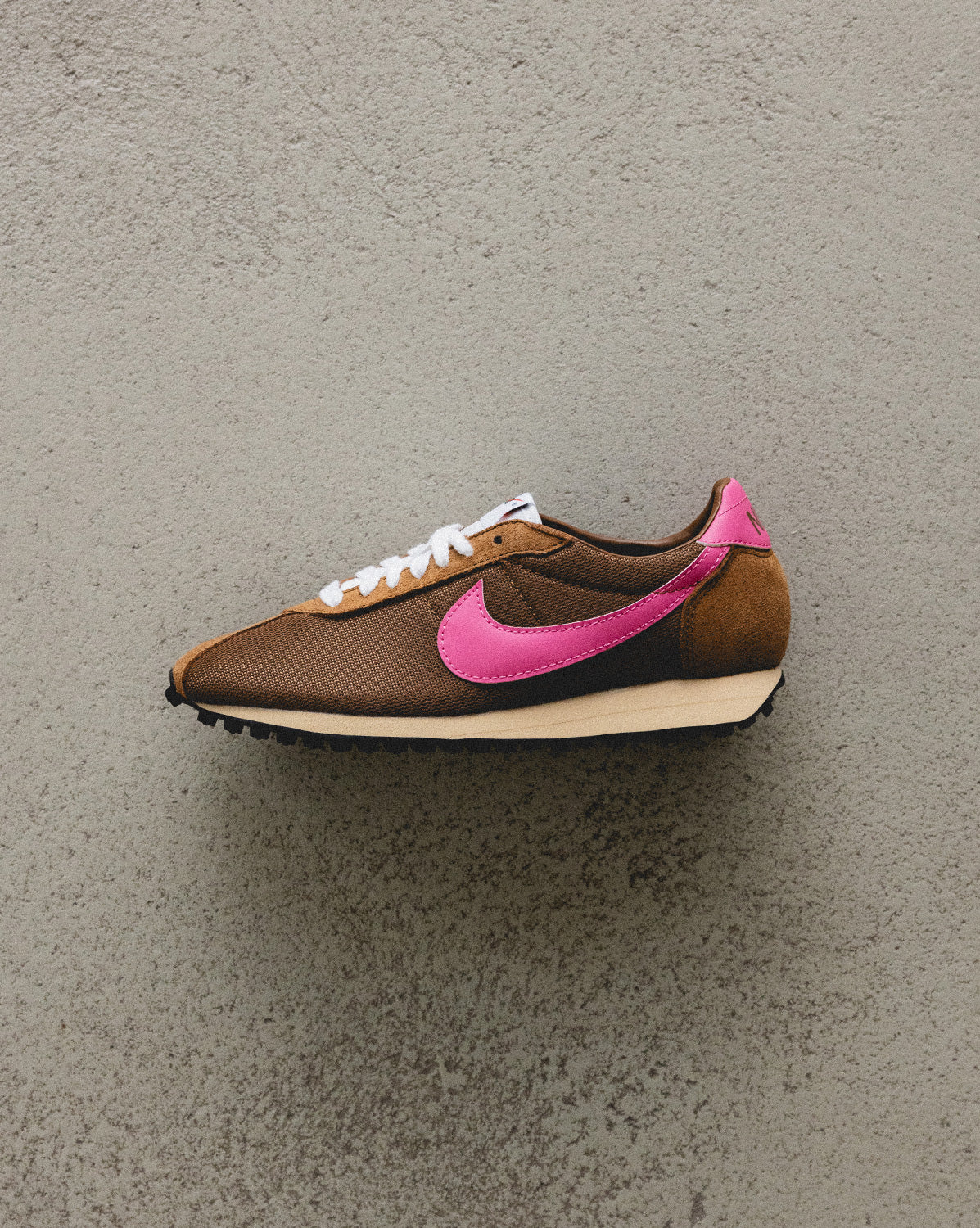 (Buy 1 pair and get 2 pairs free, get 3 pairs of shoes for the price of 1 pair)Nike LD-1000 SP