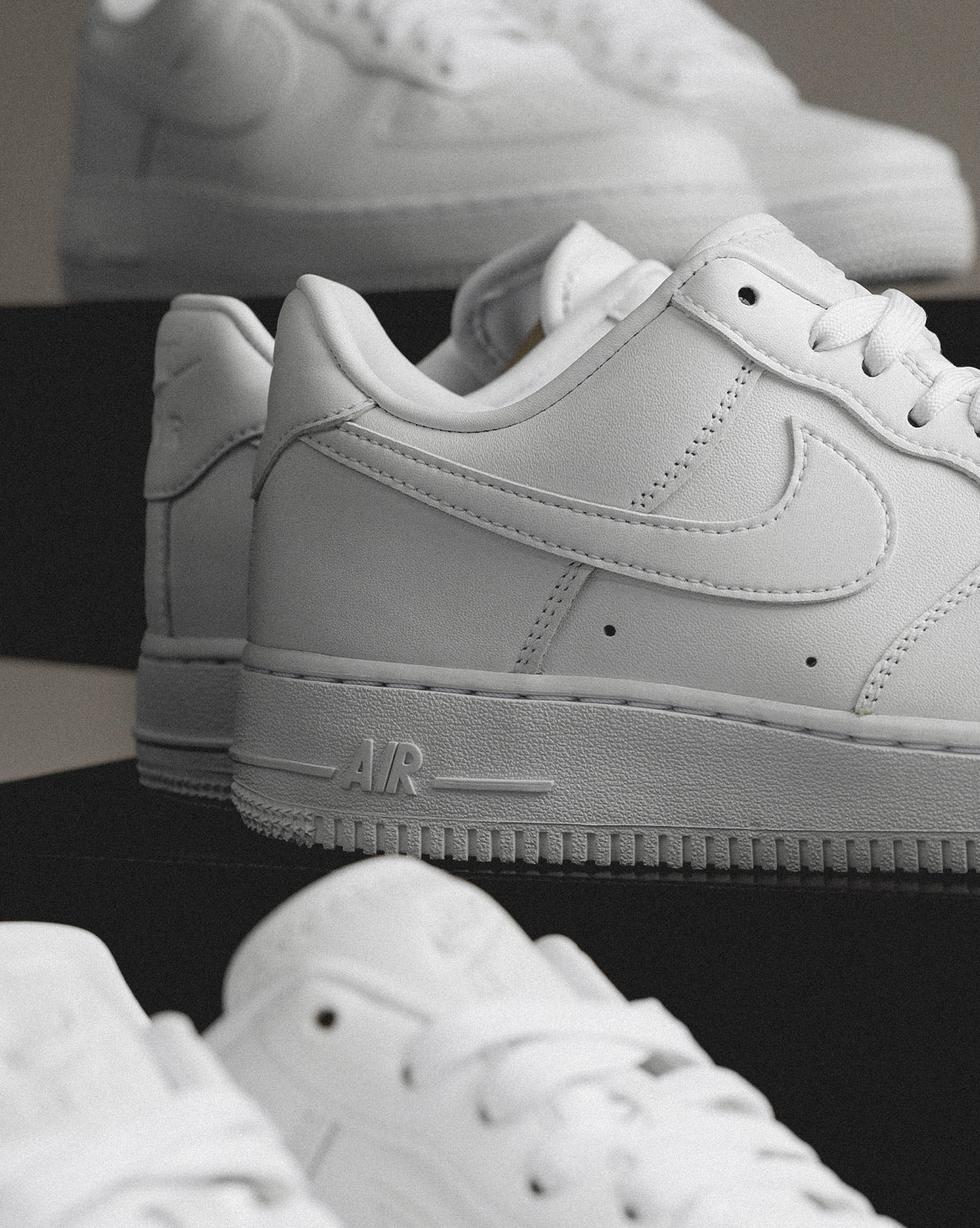 (Buy 1 pair and get 2 pairs free, get 3 pairs of shoes for the price of 1 pair)Nike Air Force 1 '07 *Fresh*