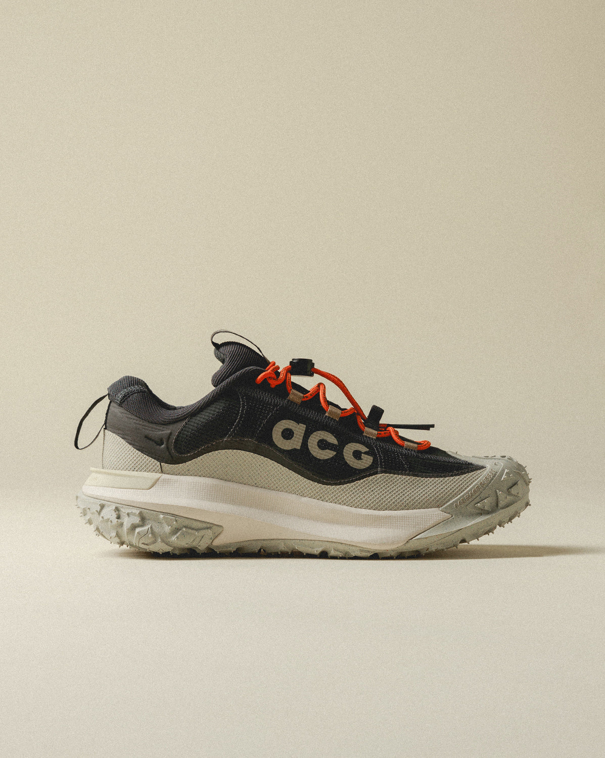 (Buy 1 pair and get 2 pairs free, get 3 pairs of shoes for the price of 1 pair)Nike ACG Mountain Fly 2 Low *GTX*