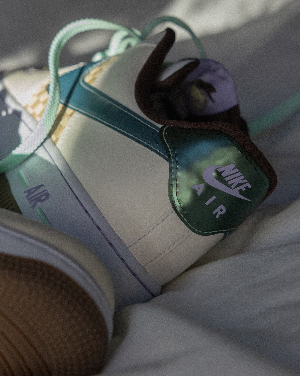 (Buy 1 pair and get 2 pairs free, get 3 pairs of shoes for the price of 1 pair)Nike Air Force 1 Retro QS *Easter*