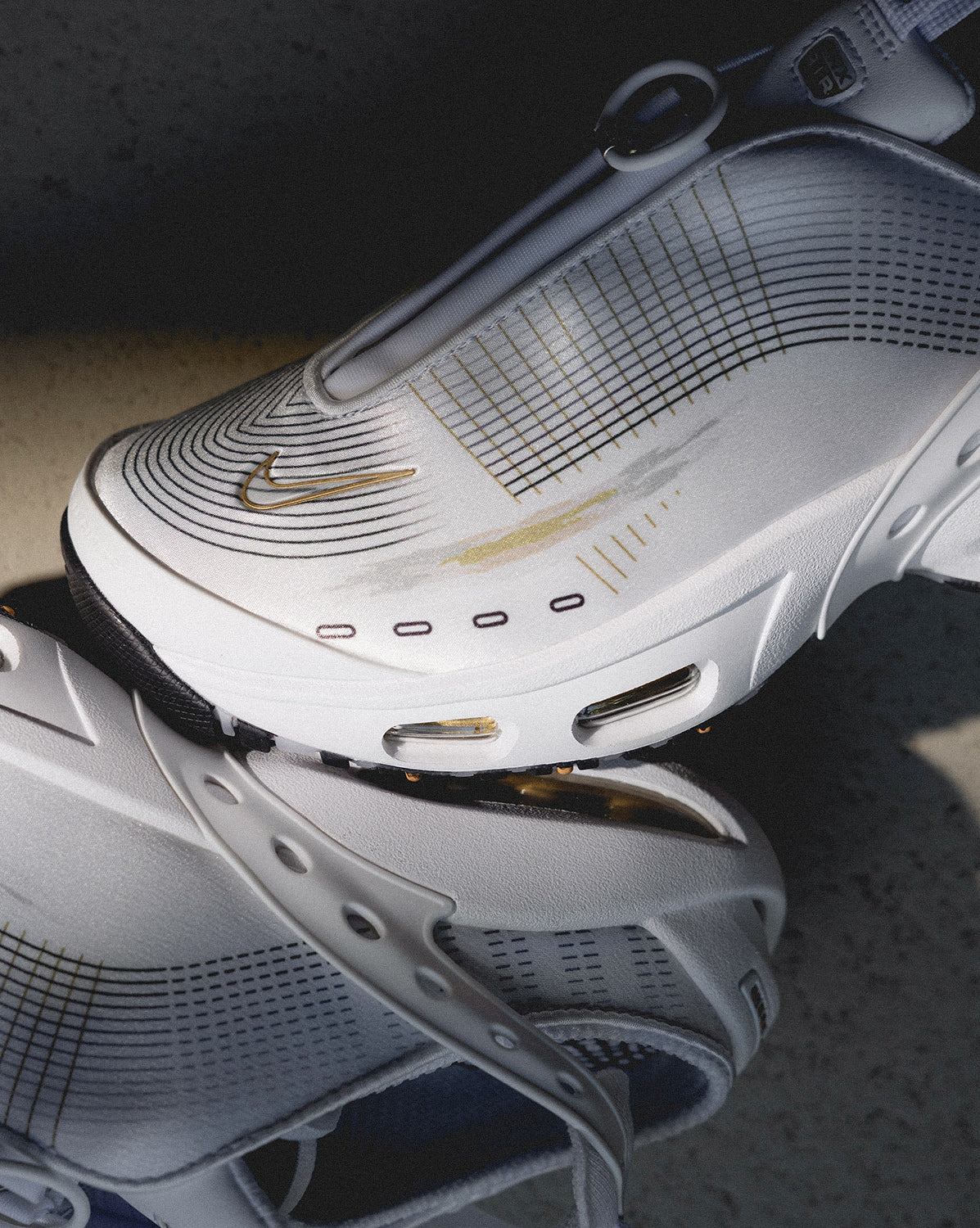 (Buy 1 pair and get 2 pairs free, get 3 pairs of shoes for the price of 1 pair)Nike Wmns Air Max Craze