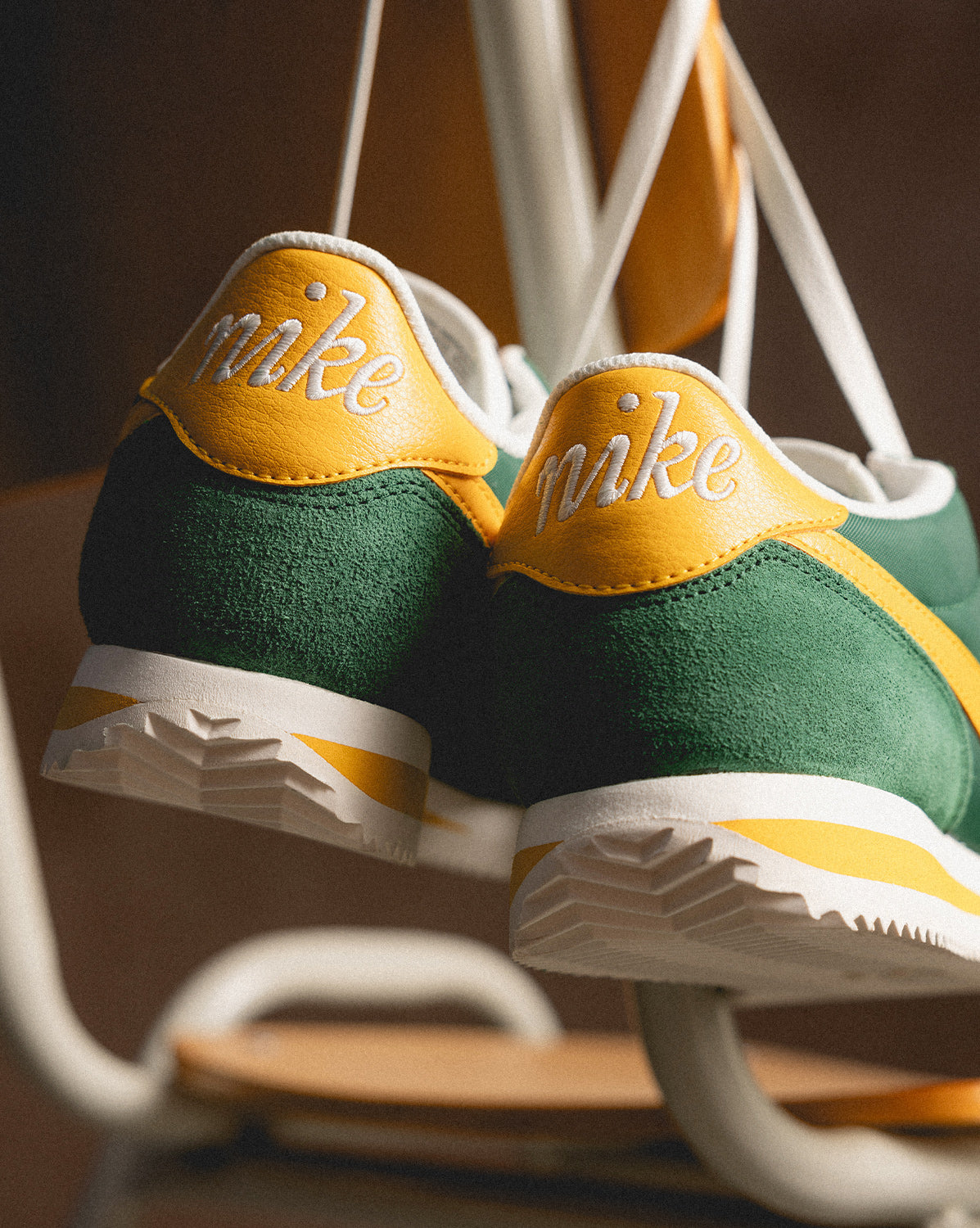 (Buy 1 pair and get 2 pairs free, get 3 pairs of shoes for the price of 1 pair)Nike Cortez TXT *Oregon*