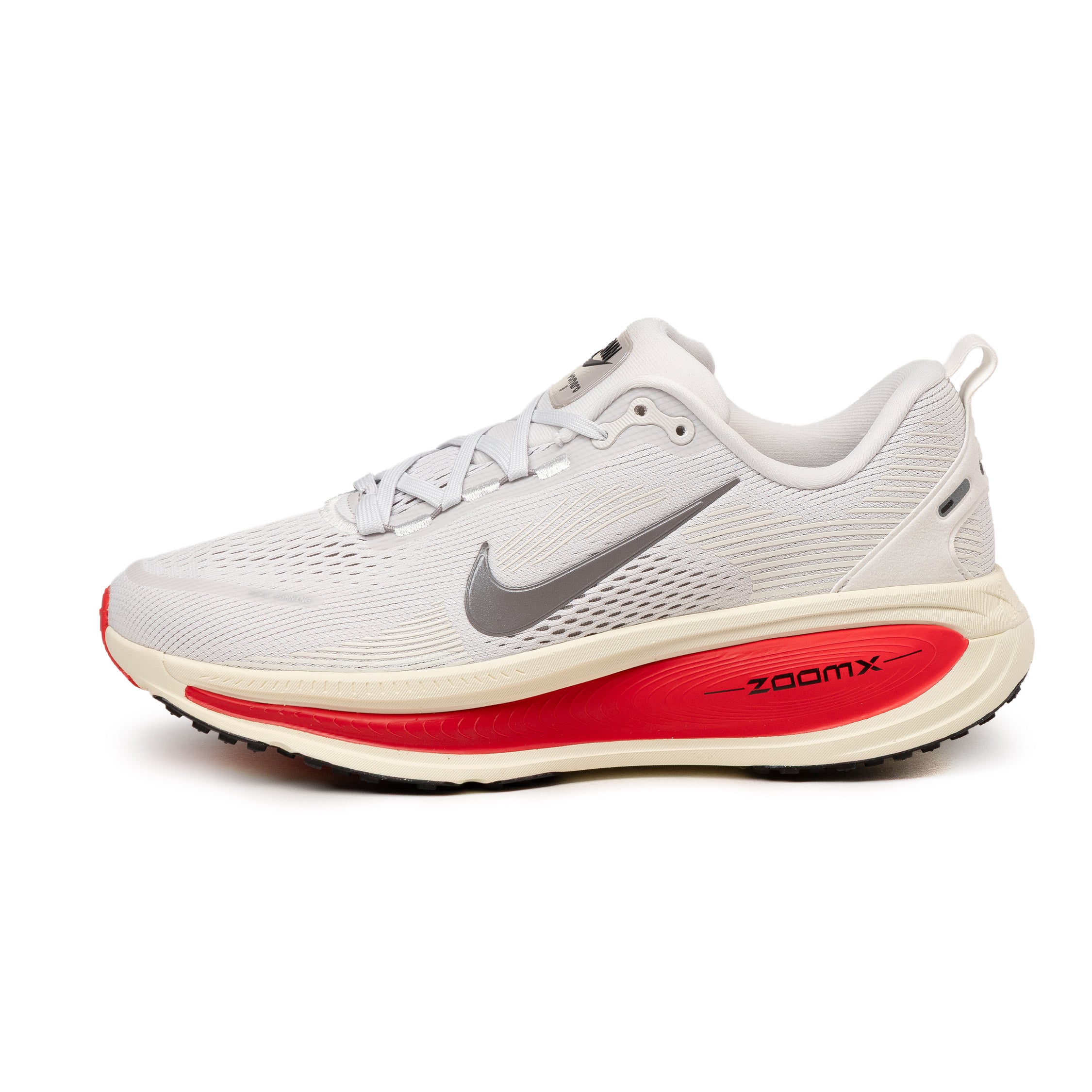 (Buy 1 pair and get 2 pairs free, get 3 pairs of shoes for the price of 1 pair)Nike Vomero 18