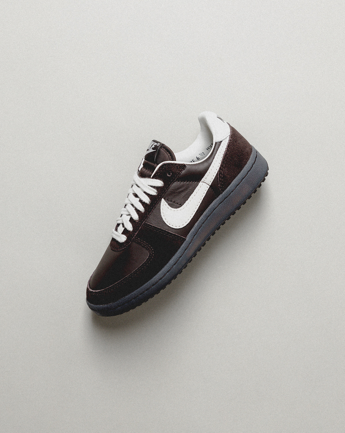 (Buy 1 pair and get 2 pairs free, get 3 pairs of shoes for the price of 1 pair)Nike Wmns Field General '82