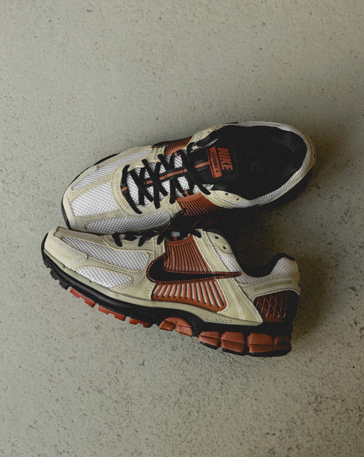 (Buy 1 pair and get 2 pairs free, get 3 pairs of shoes for the price of 1 pair)Nike Zoom Vomero 5