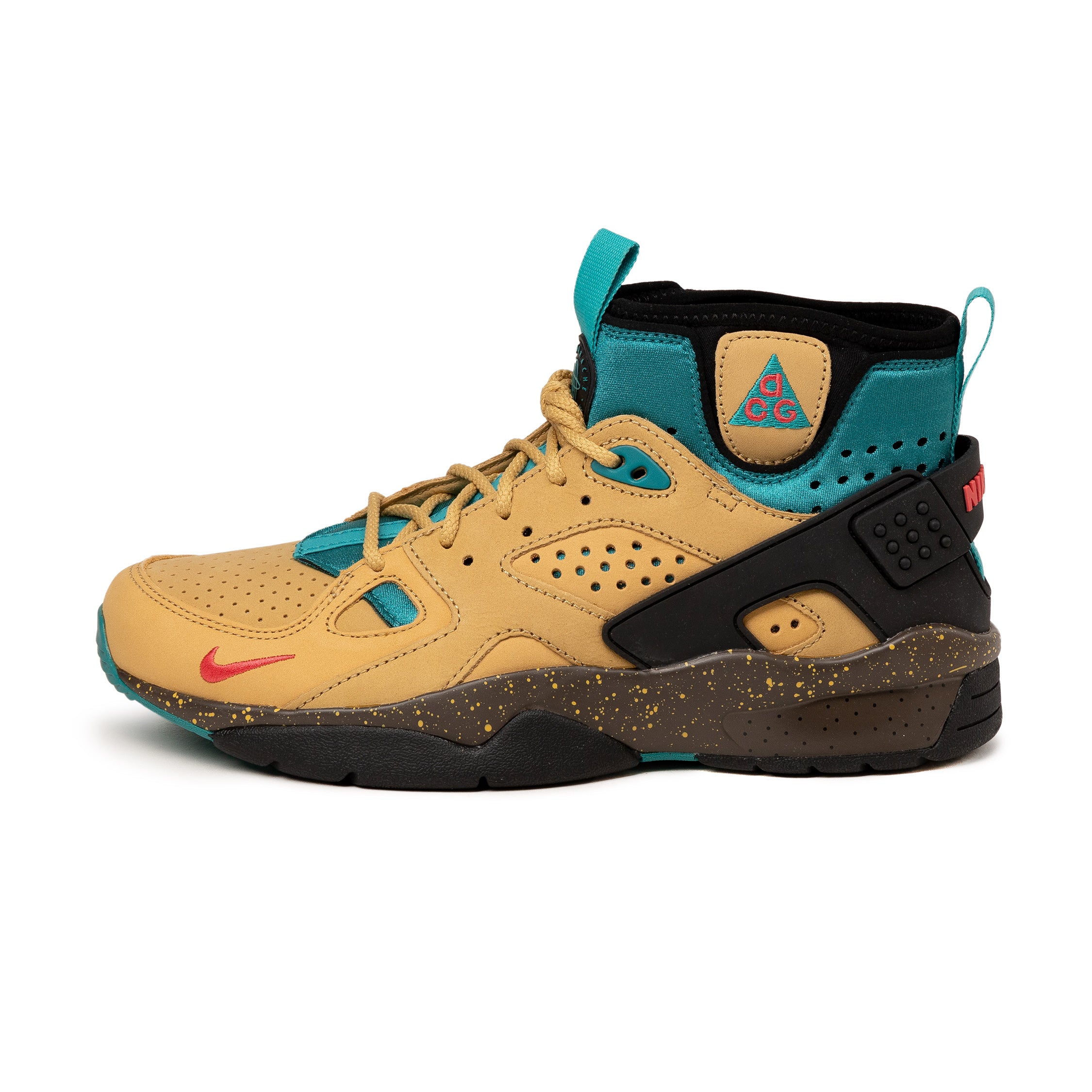 (Buy 1 pair and get 2 pairs free, get 3 pairs of shoes for the price of 1 pair)Nike ACG Air Mowabb OG
