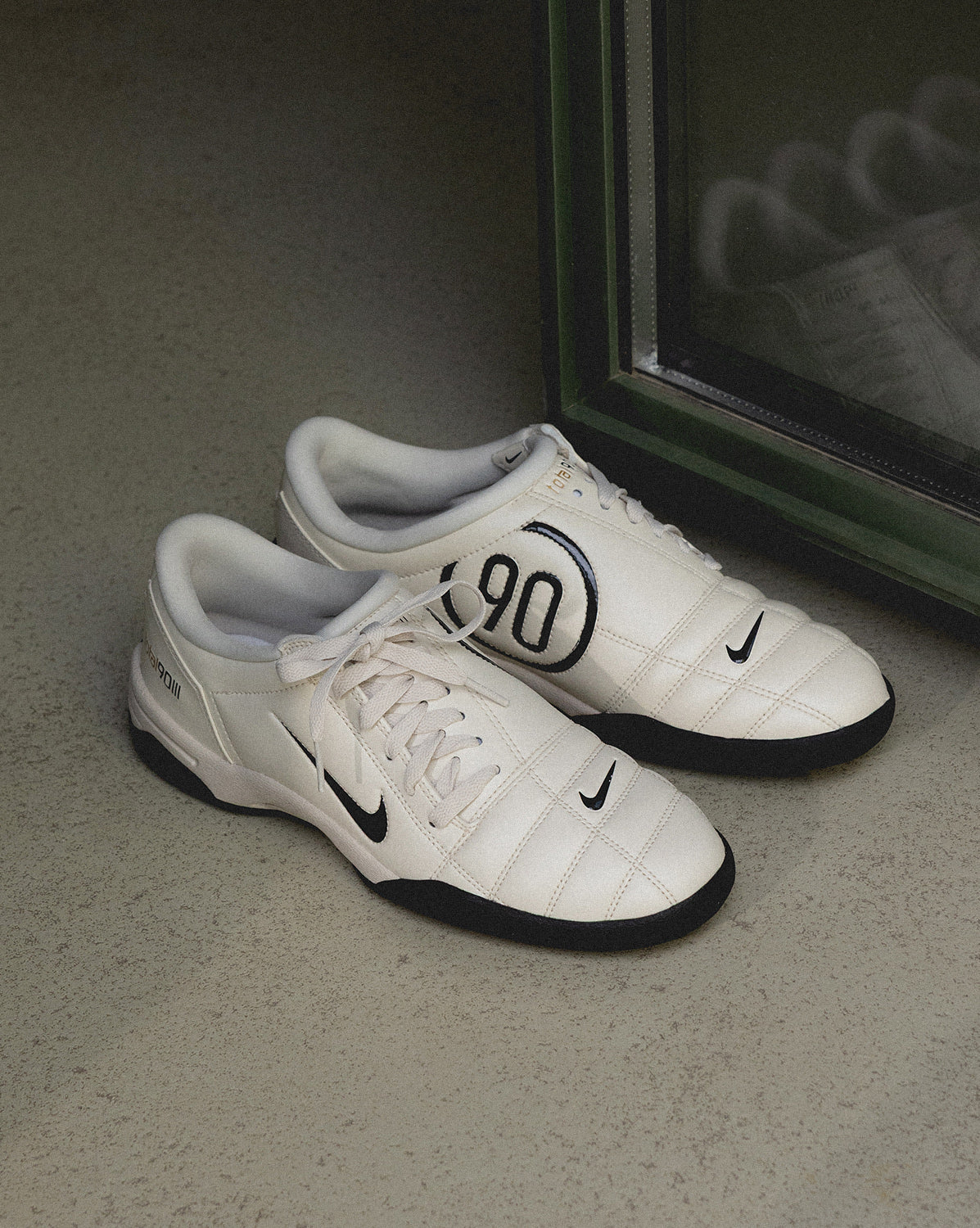(Buy 1 pair and get 2 pairs free, get 3 pairs of shoes for the price of 1 pair)Nike T90 SP