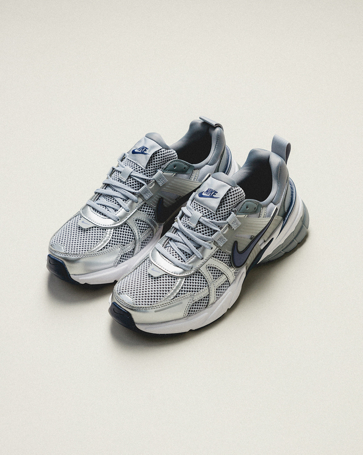 (Buy 1 pair and get 2 pairs free, get 3 pairs of shoes for the price of 1 pair)Nike V2K Run