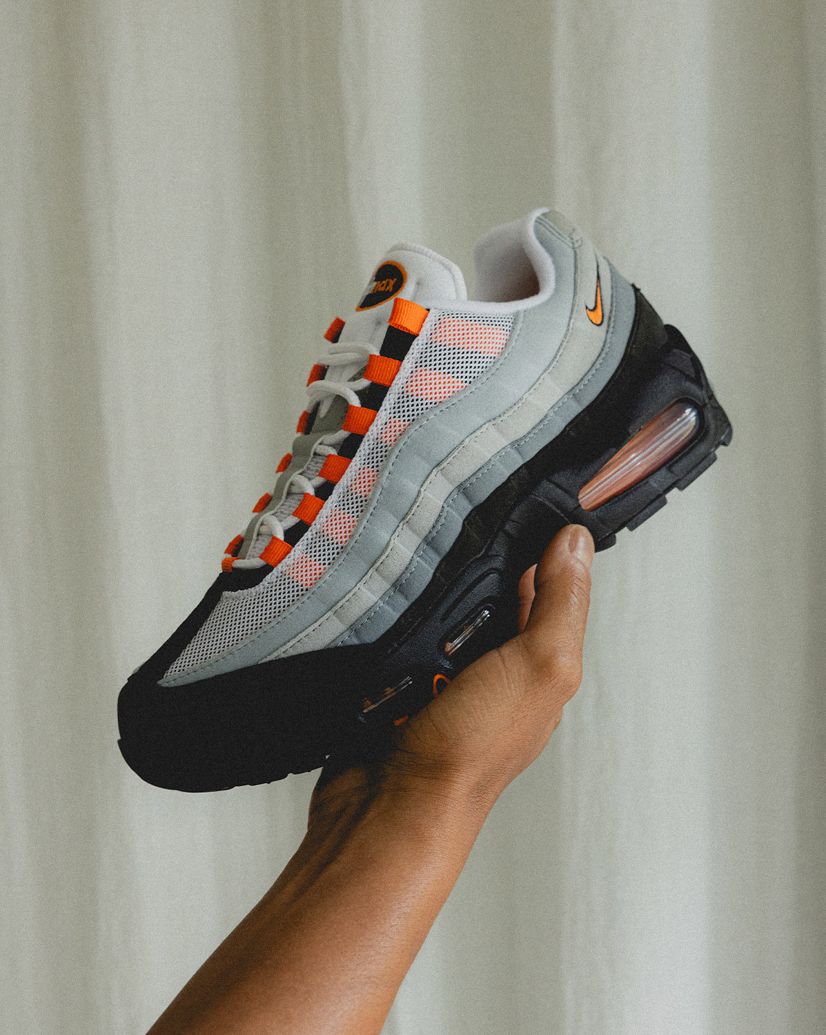 (Buy 1 pair and get 2 pairs free, get 3 pairs of shoes for the price of 1 pair)Nike Air Max 95 *Big Bubble*