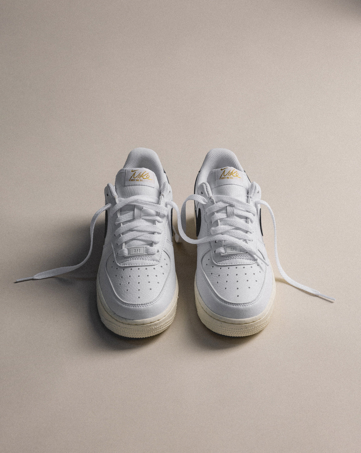 (Buy 1 pair and get 2 pairs free, get 3 pairs of shoes for the price of 1 pair)Nike Wmns Air Force 1 '07 *Next Nature*
