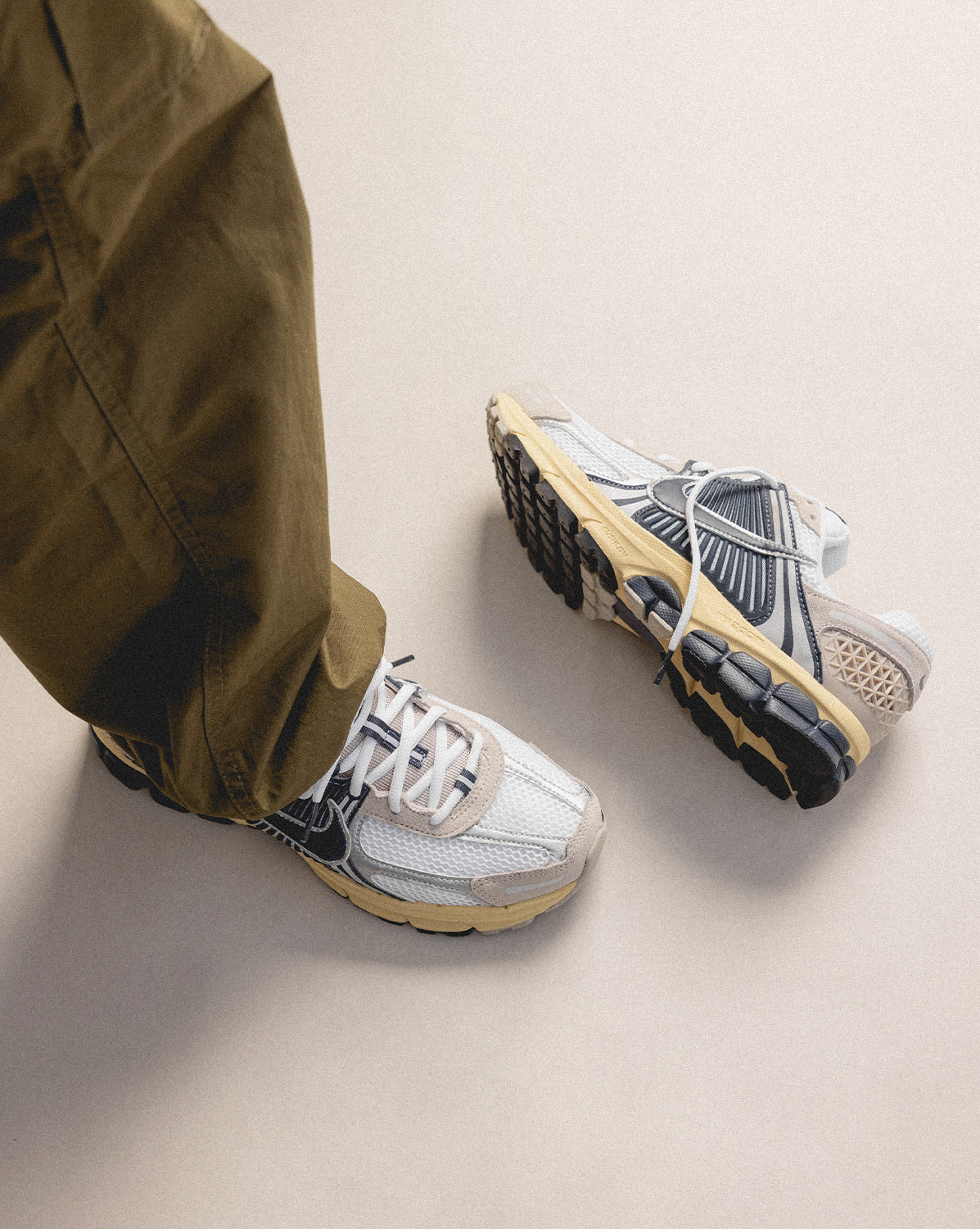 (Buy 1 pair and get 2 pairs free, get 3 pairs of shoes for the price of 1 pair)Nike Zoom Vomero 5 *Since 72*
