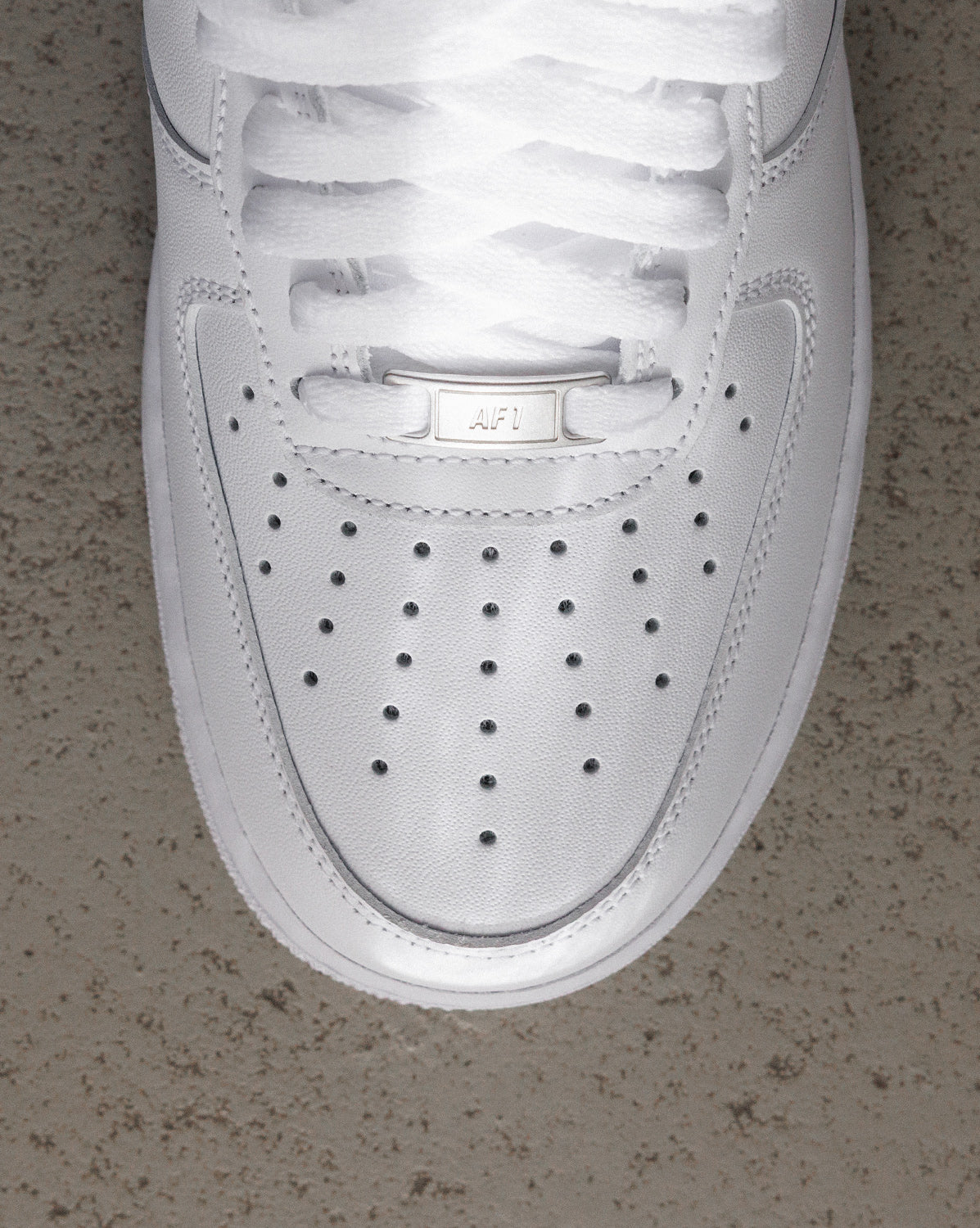 (Buy 1 pair and get 2 pairs free, get 3 pairs of shoes for the price of 1 pair)Nike Air Force 1 '07