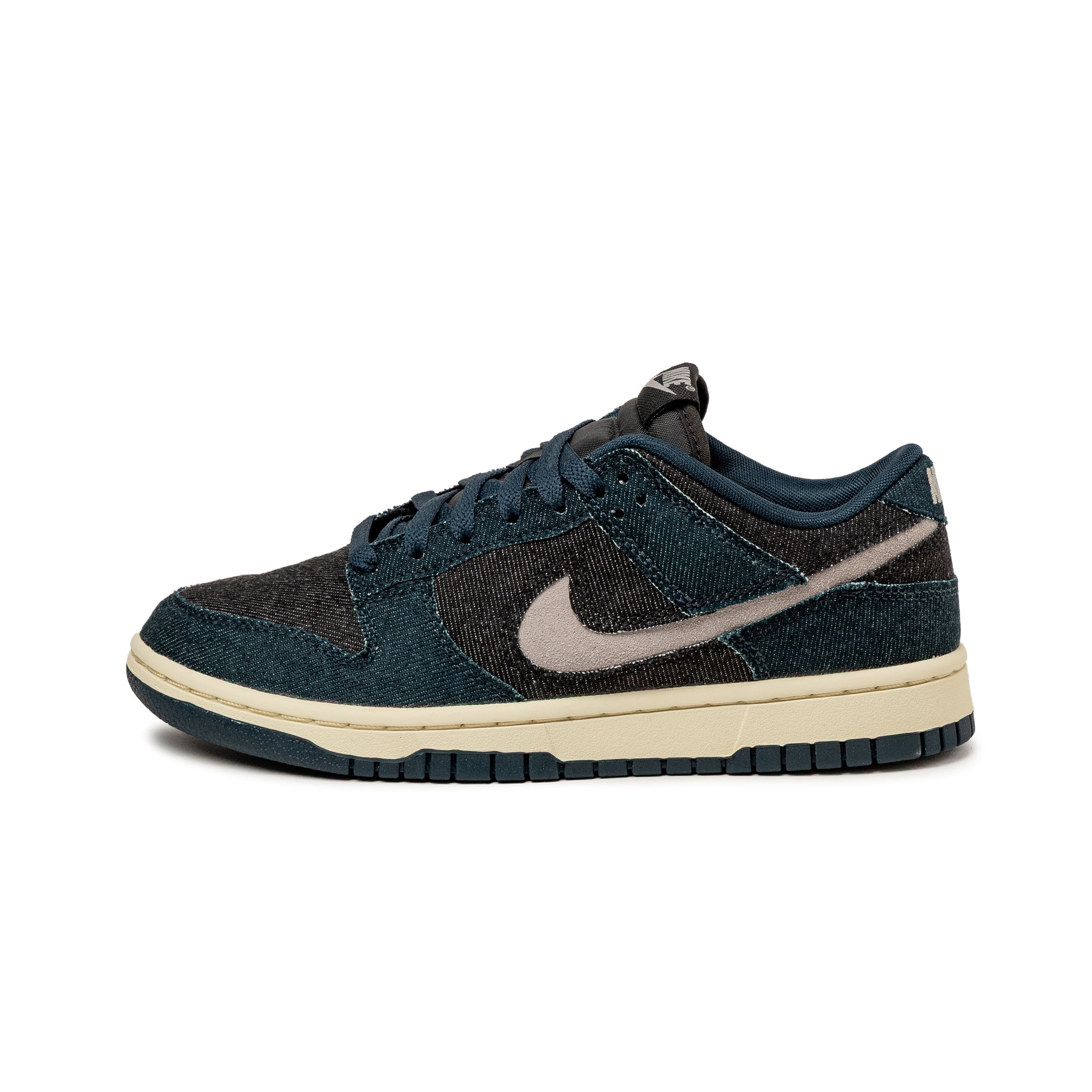 (Buy 1 pair and get 2 pairs free, get 3 pairs of shoes for the price of 1 pair)Nike Wmns Dunk Low *Denim*