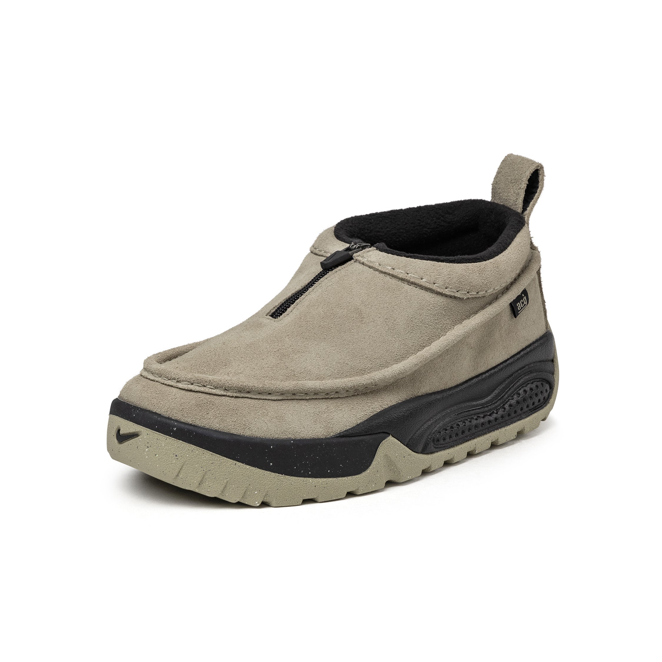 (Buy 1 pair and get 2 pairs free, get 3 pairs of shoes for the price of 1 pair)Nike ACG Izy