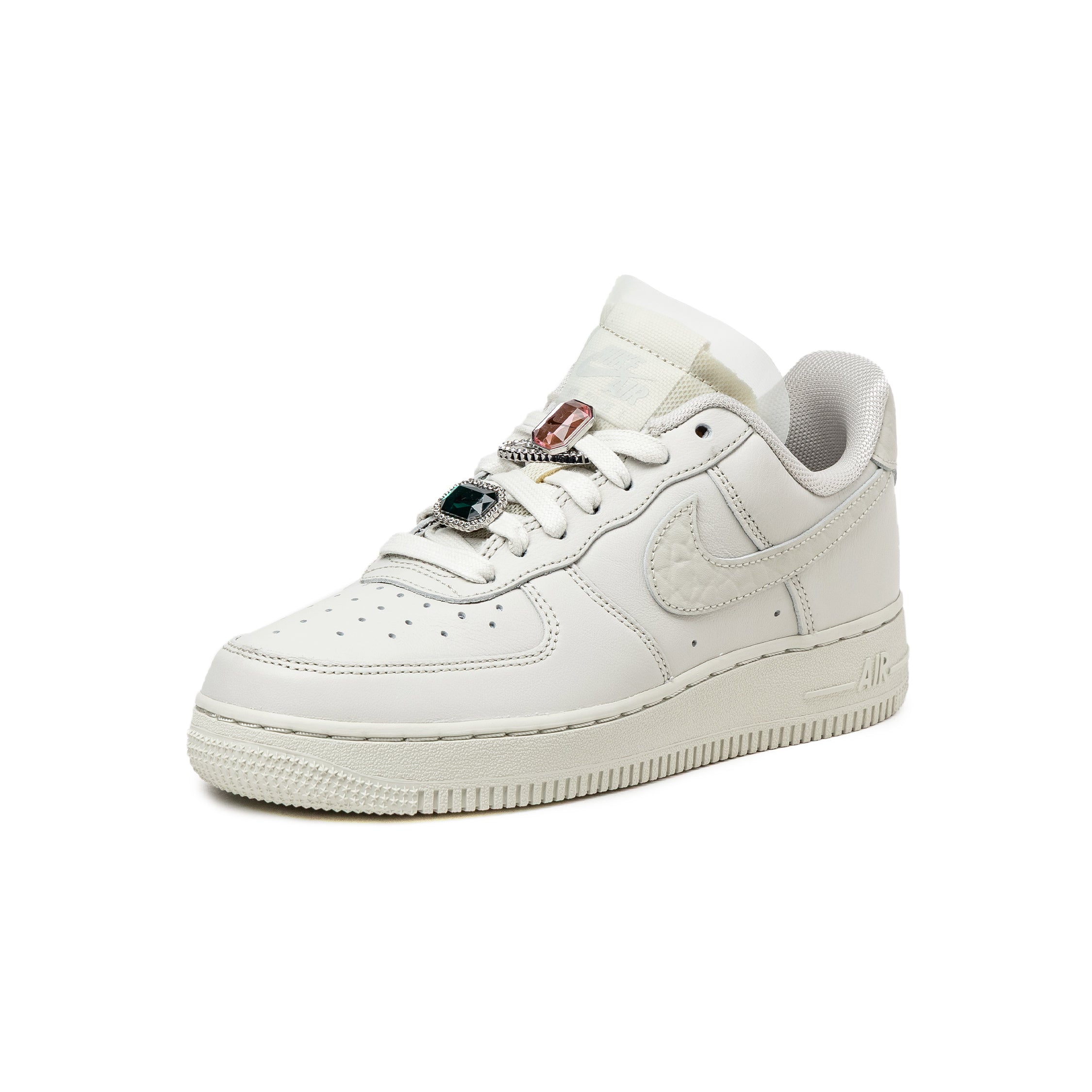 (Buy 1 pair and get 2 pairs free, get 3 pairs of shoes for the price of 1 pair)Nike Wmns Air Force 1 Low Premium
