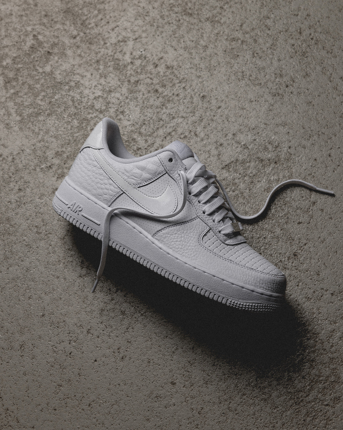 (Buy 1 pair and get 2 pairs free, get 3 pairs of shoes for the price of 1 pair)Nike Air Force 1 '07 LX