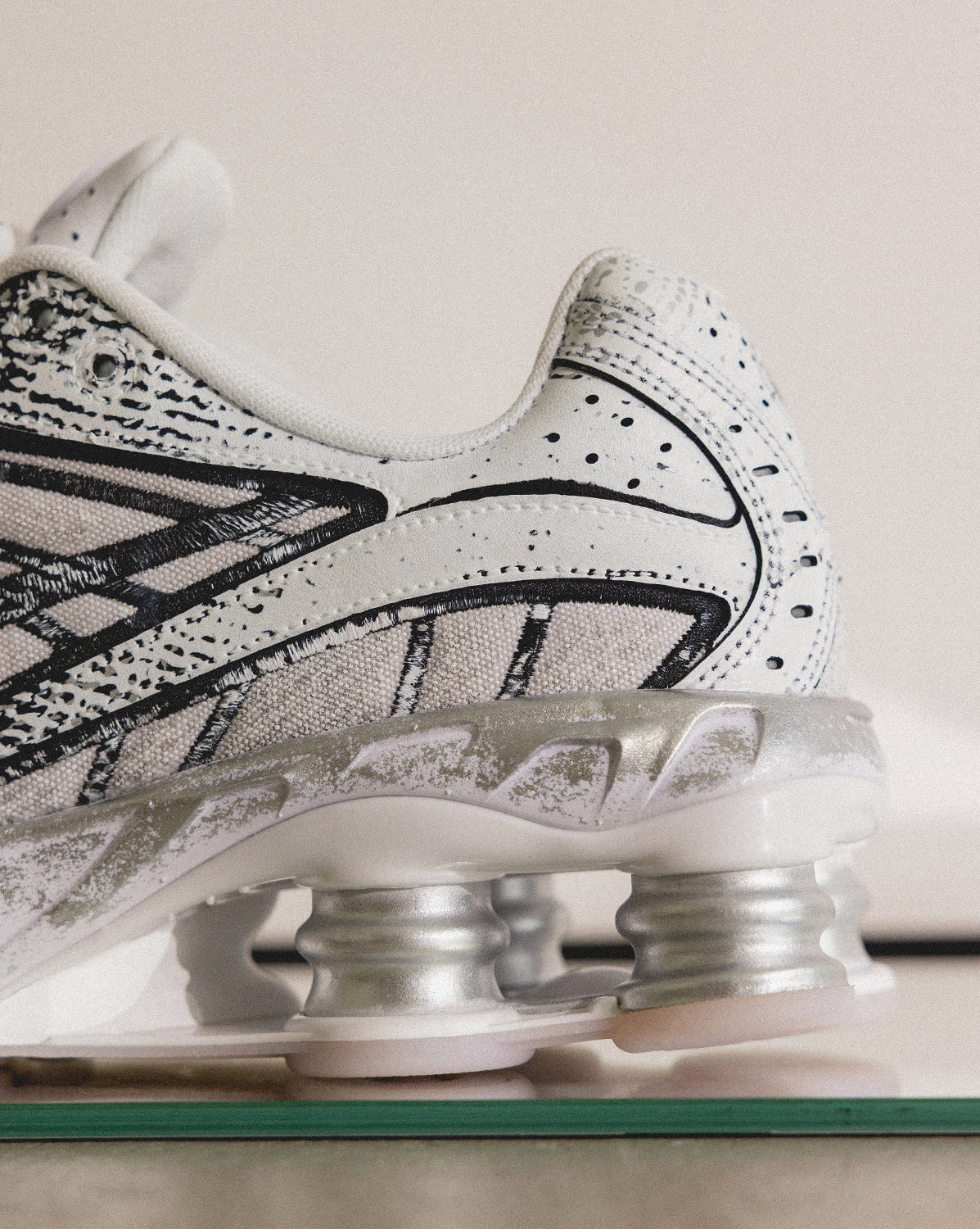 (Buy 1 pair and get 2 pairs free, get 3 pairs of shoes for the price of 1 pair)Nike Shox Ride 2